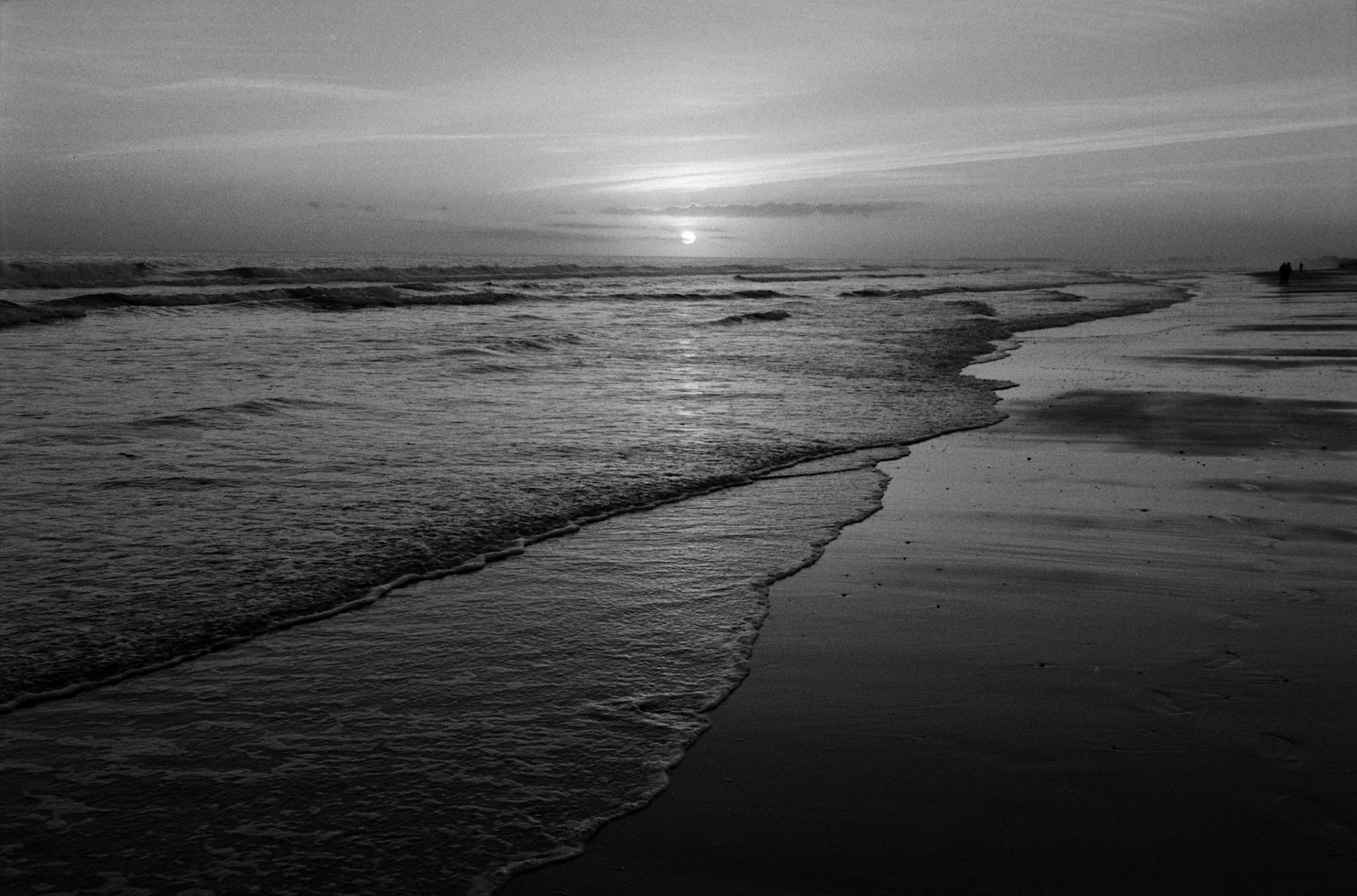 Negative Lab Pro v3.1.1 | Color Model: B+W | Pre-Sat: 3 | Tone Profile: Cinematic - Rich | WB: None | LUT: Frontier