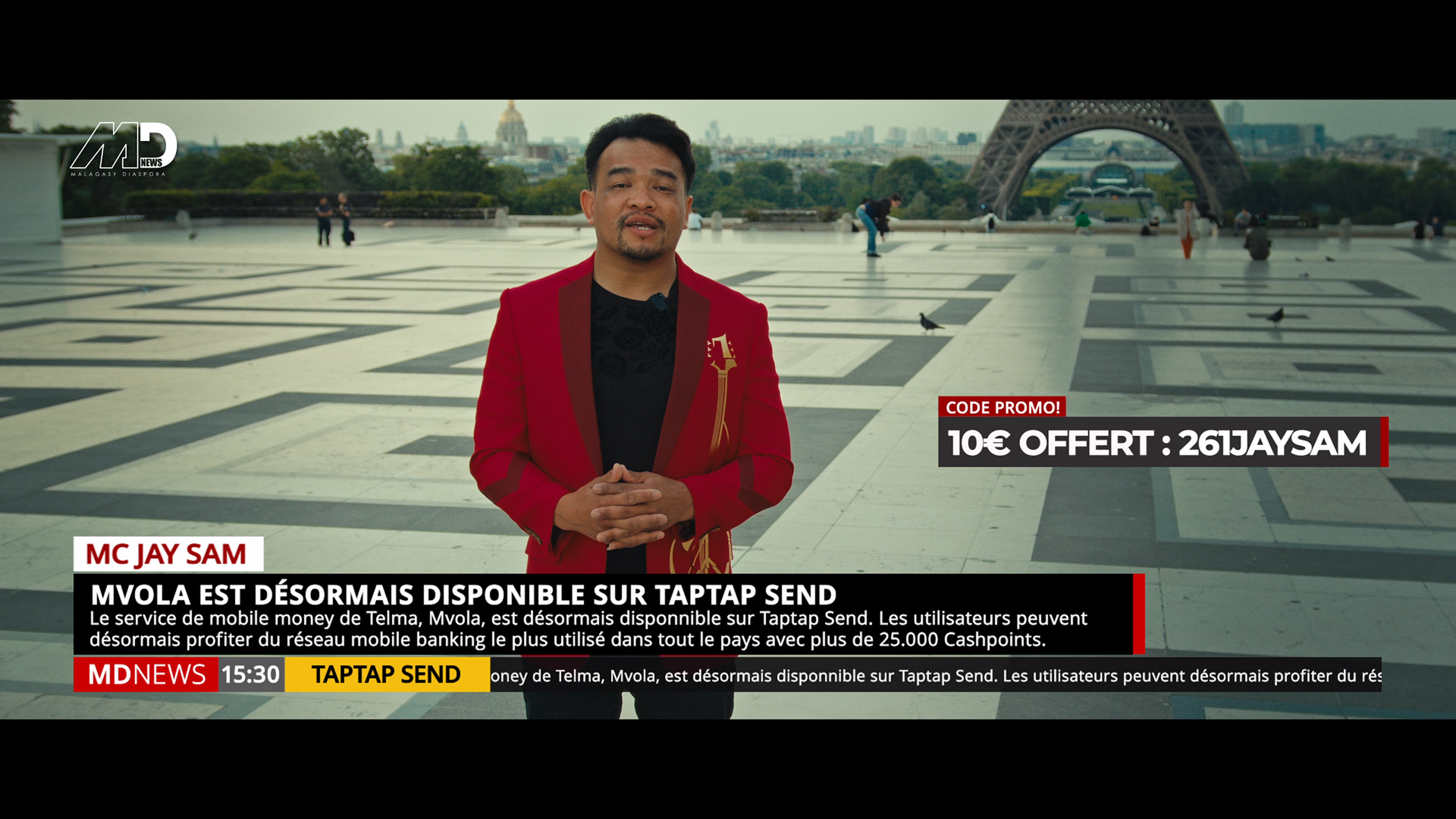 Deuxieme actualitée, nouvelle scène , Place du trocadéro, désaxé, face Tour Eiffel. Plan américain