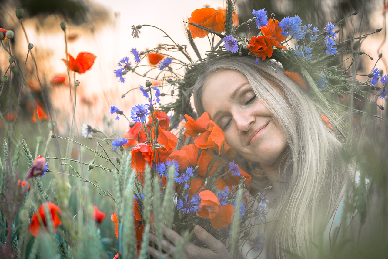 Letnia sesja portretowa w polu