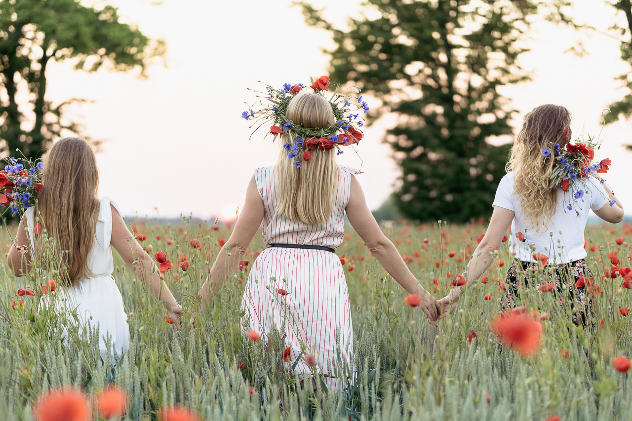 Letnia sesja portretowa w polu