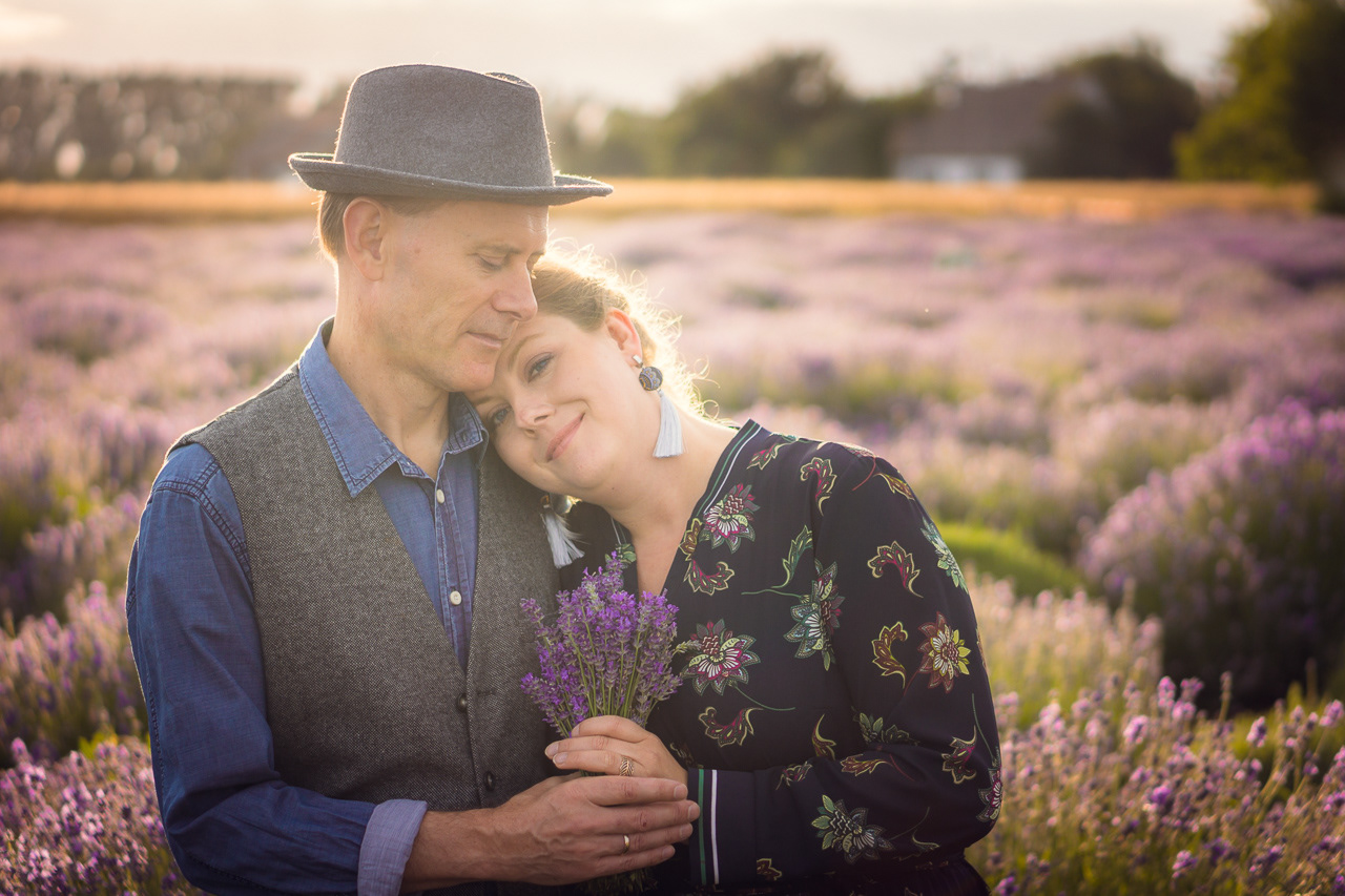 Sesja portretowa w polu lawendy