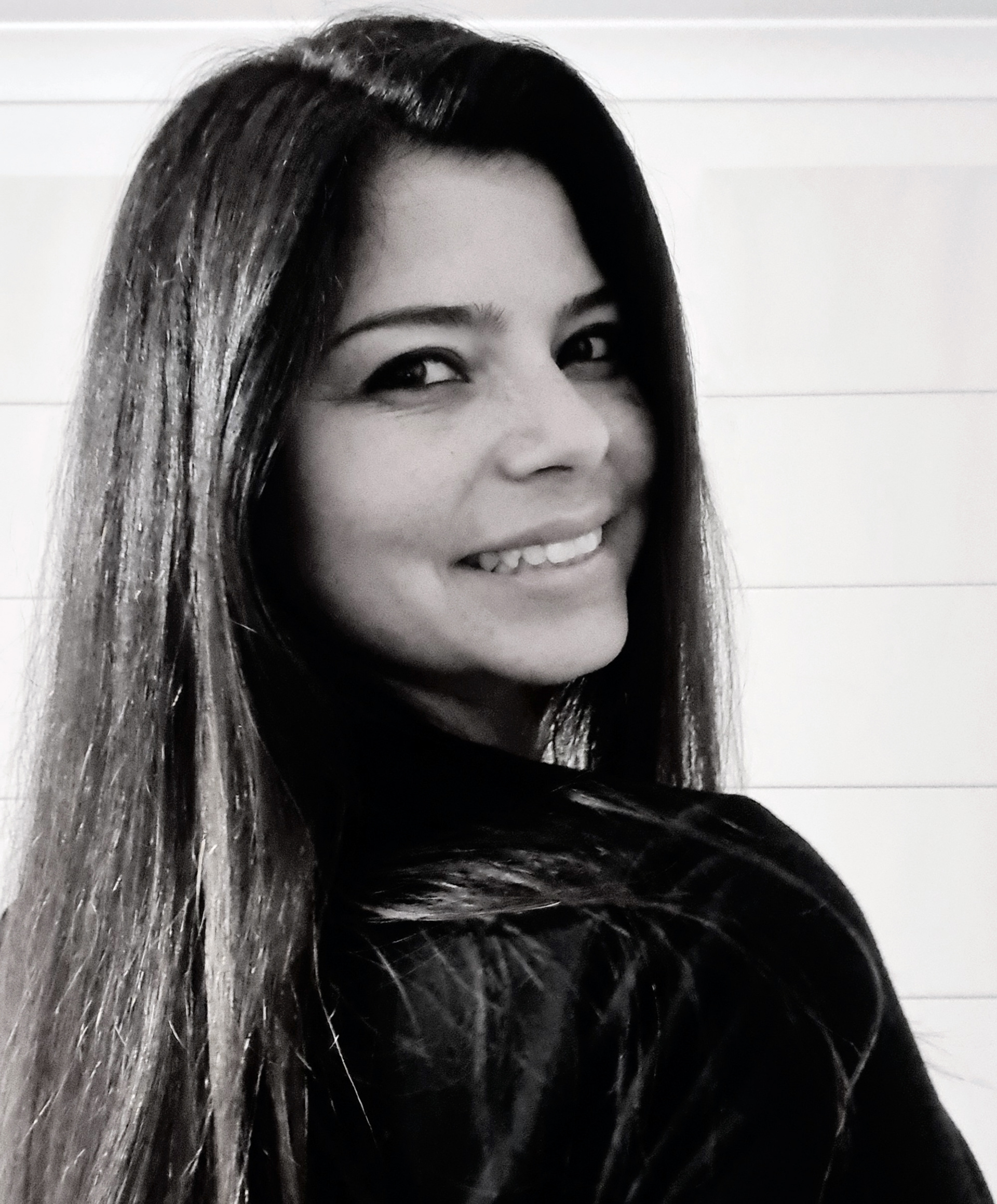 A self portrait of Aline Nogimo.