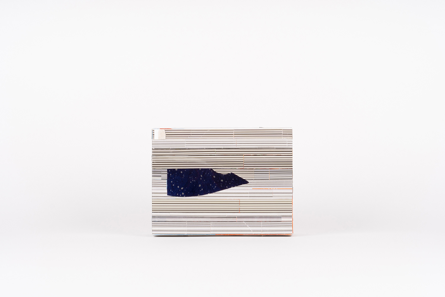 Konsumgrenzen (Vorderansicht) / 2020 / Zeichnung, Collage / Kugelschreiber, Barcodes (Lebensmittelverpackungen), Verpackungskarton / 12,5 x 16,5 x 6,3 cm