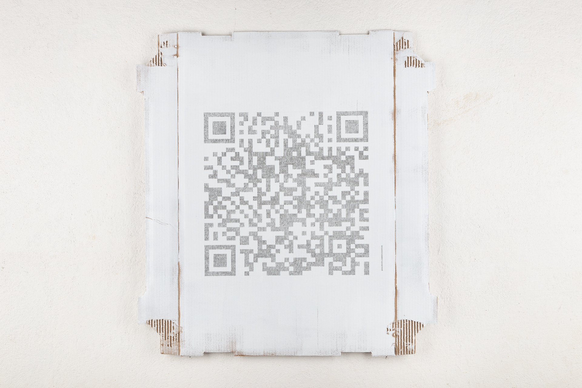 by us / 2022 / Zeichnung / Permanentstift, grundierter Verpackungskarton / ca. 59,0 x 54,1 cm