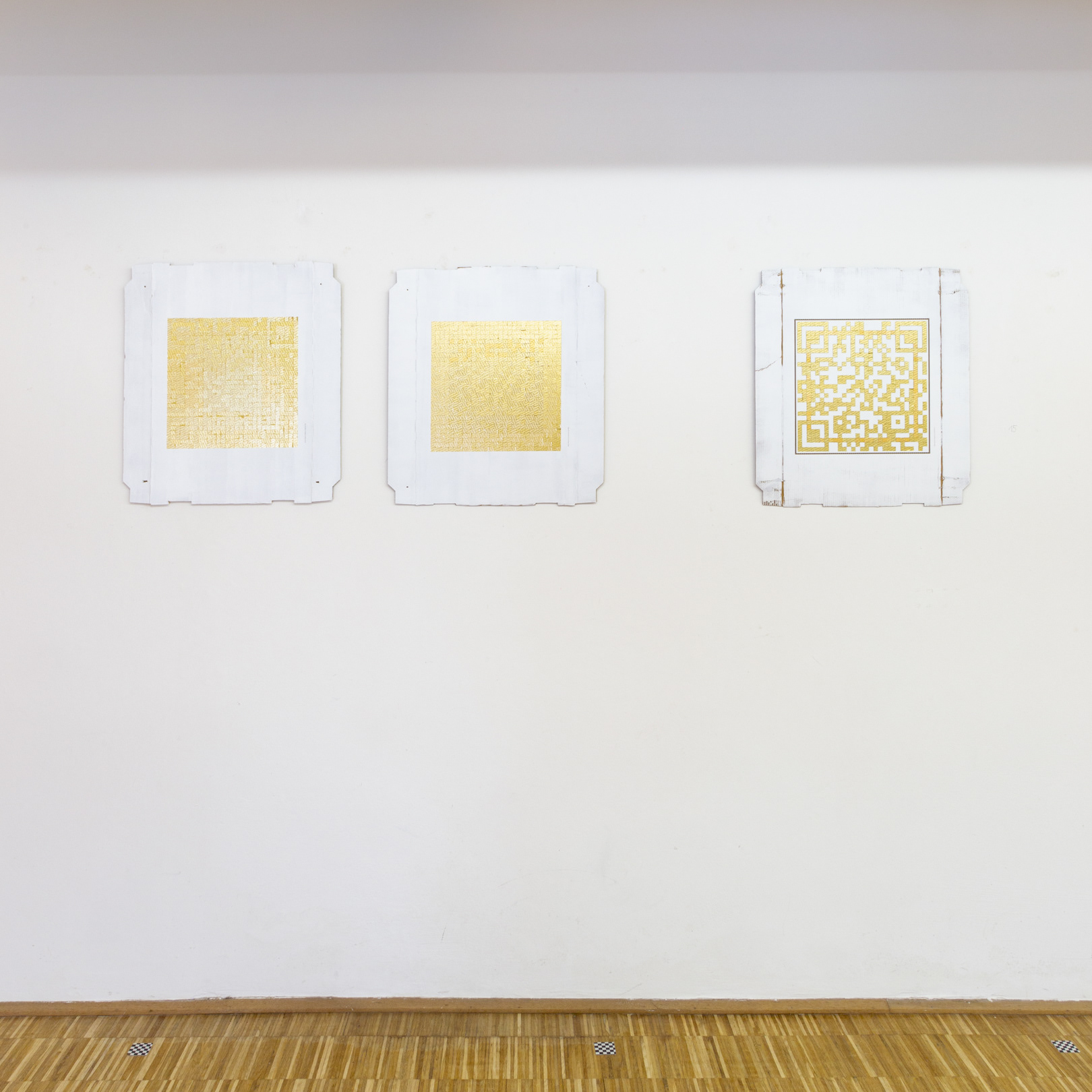 merci I-III (Ausstellungsansicht) / Beitrag in der Ausstellung „maskiert“ des St. Pöltner Künstlerbunds im KUNST:WERK, Linzerstraße 16, St. Pölten, 2022