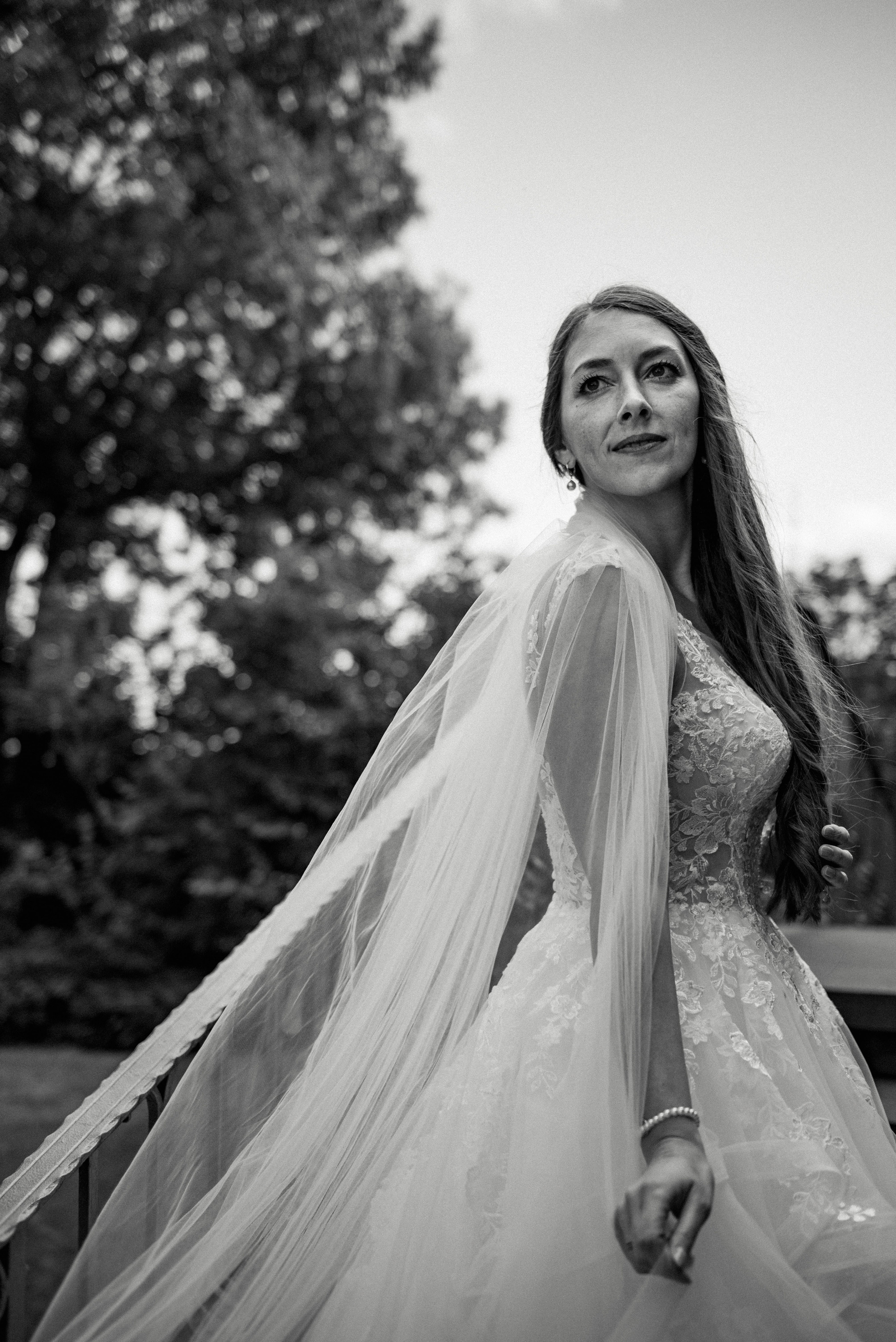 Braut in Schwarz Weiß