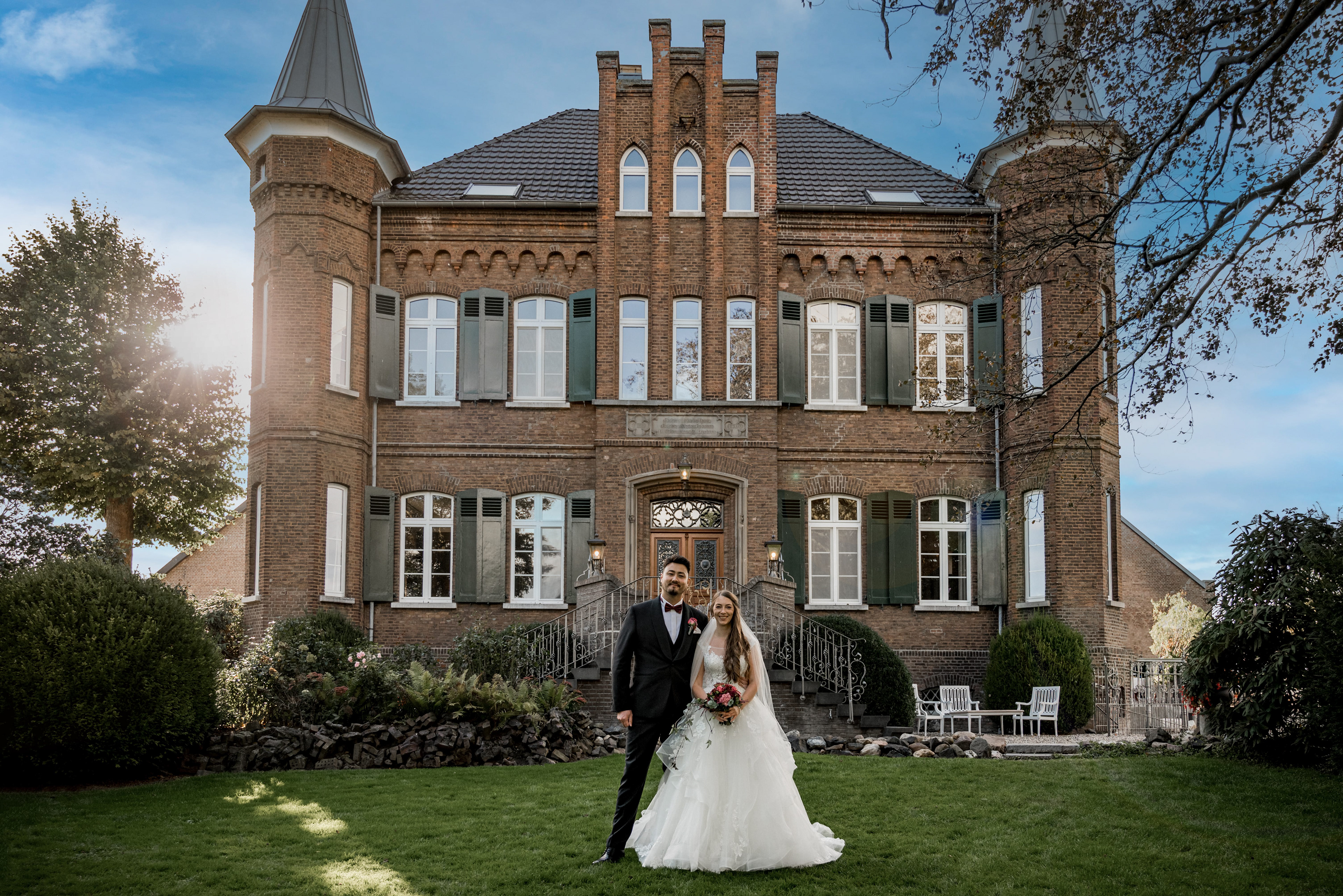 Brautpaar vor Schloß