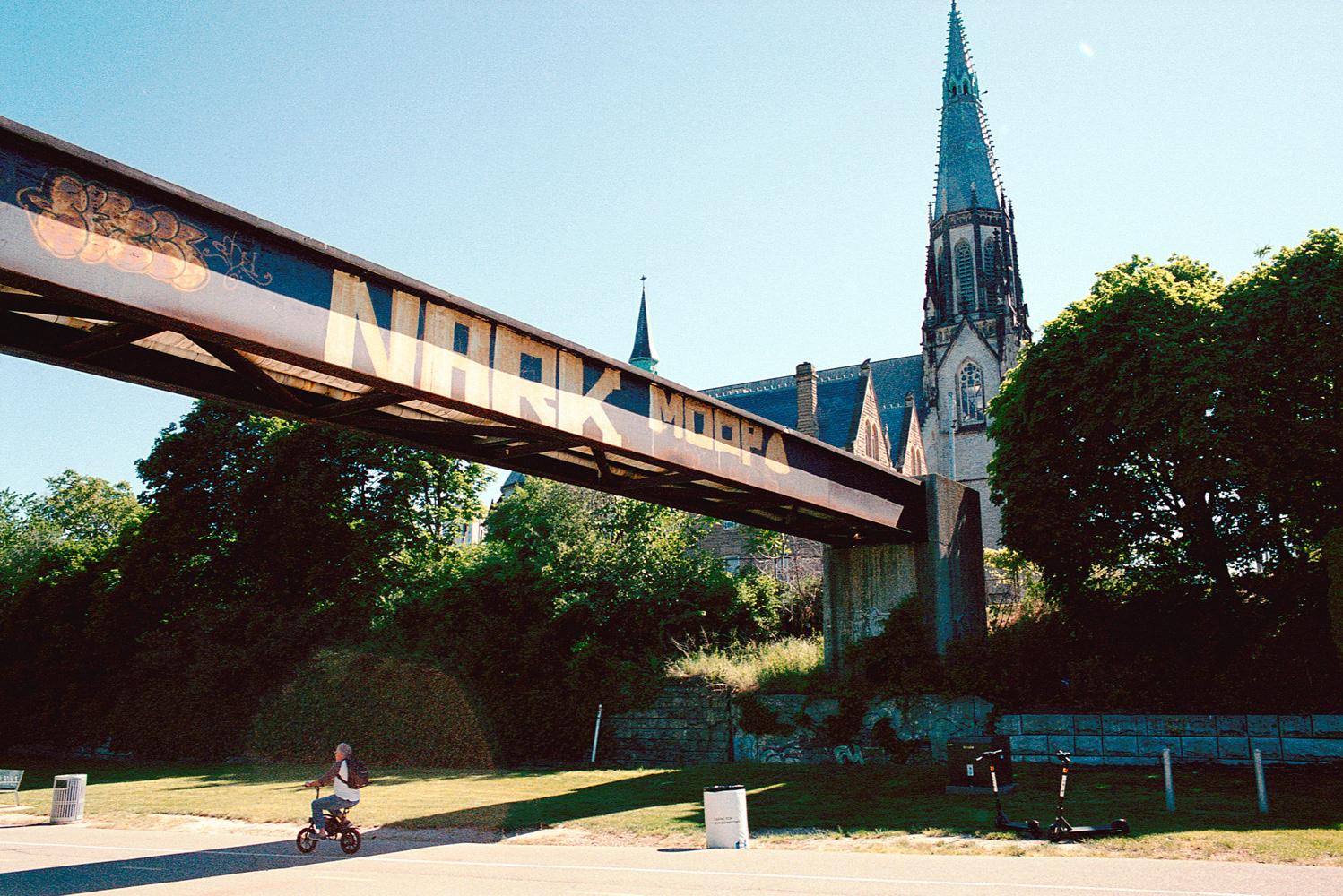 Contax RTS - Lomo Color Negative 800