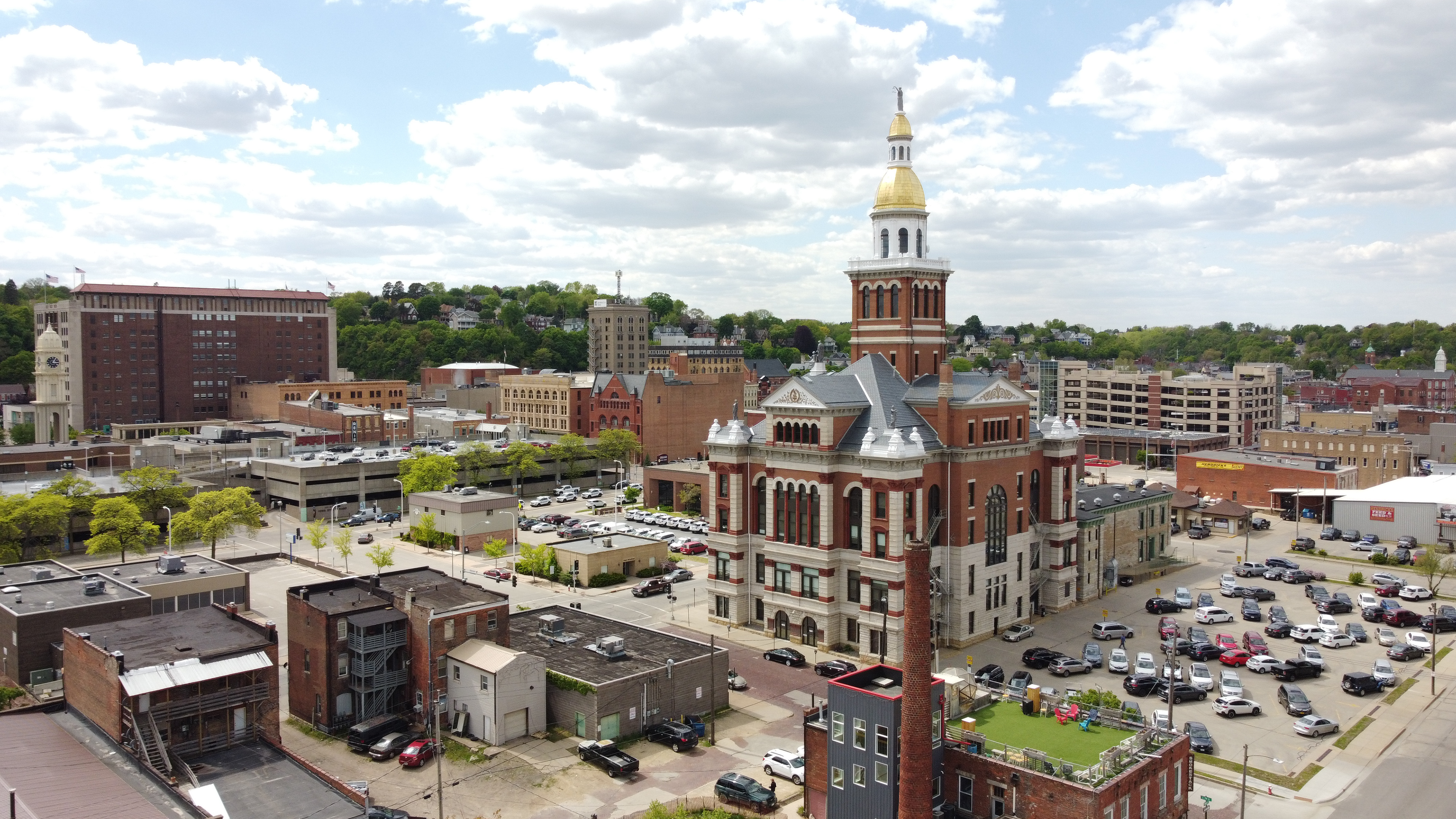 Dubuque County Courthouse. © 2021 Hawkinson Aerial Photography, LLC