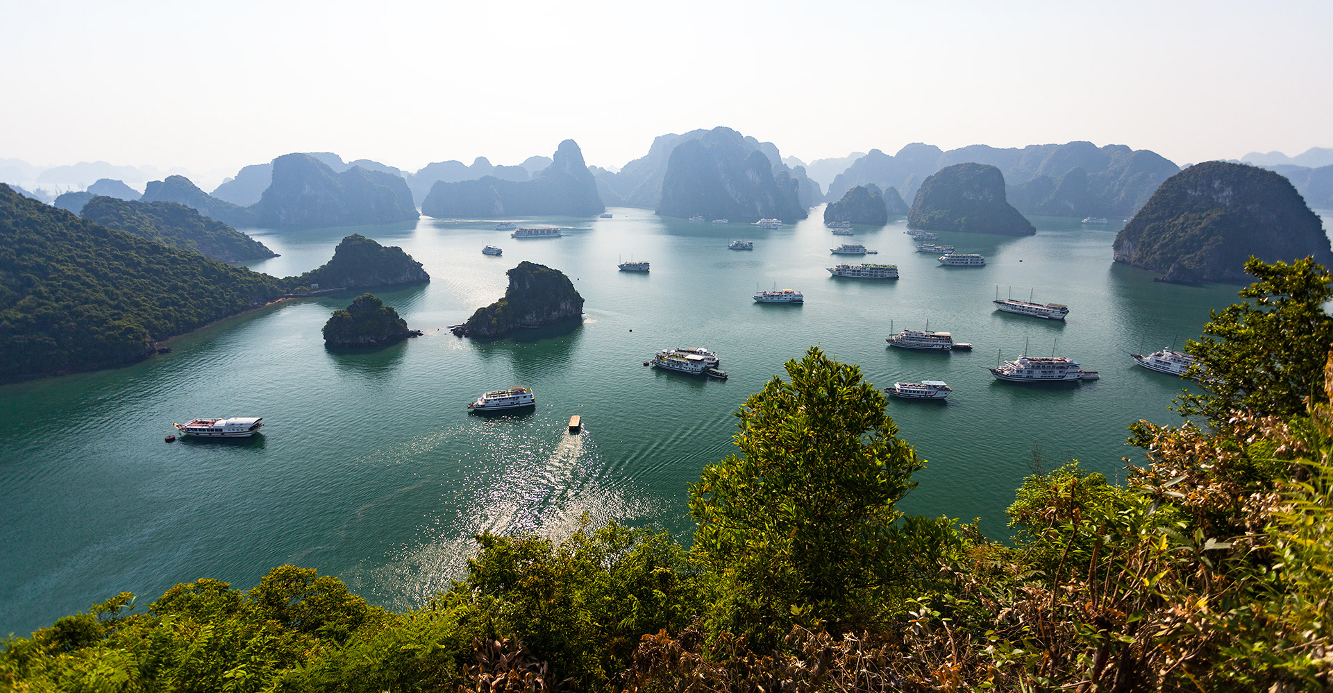 Ha Long Bay - Islands and Boats