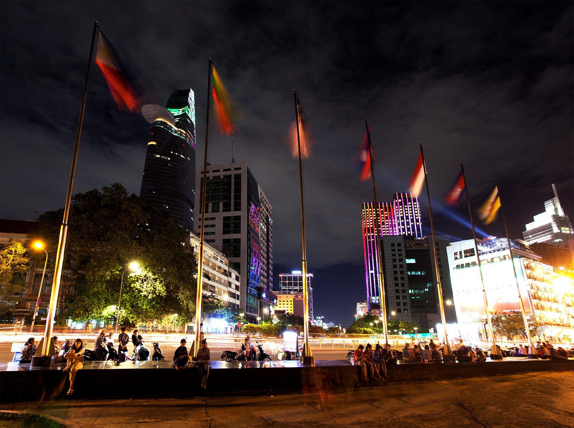 Saigon - Flags on the river