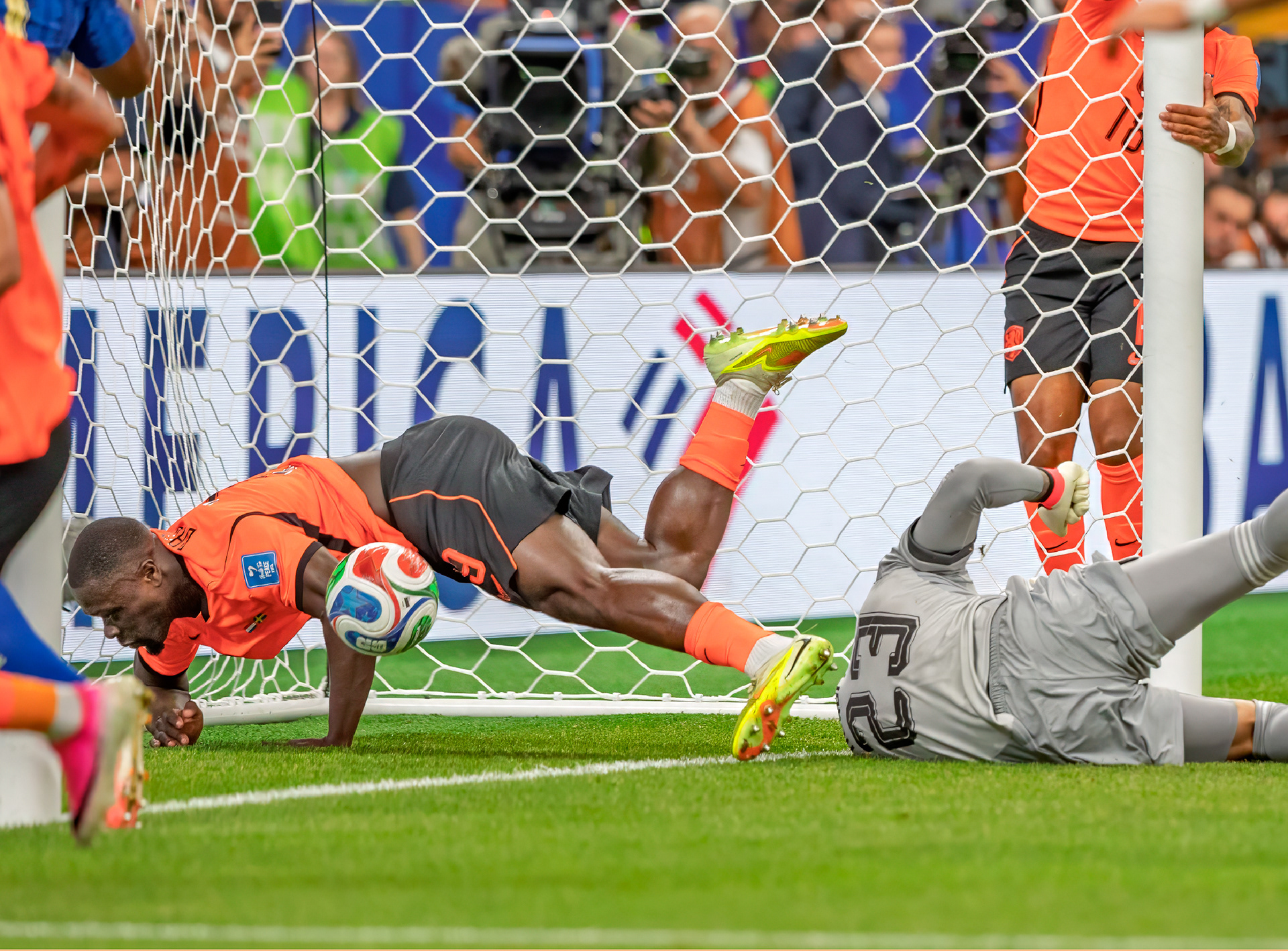 Brian Brobbey can't stop the momentum and follows the ball headfirst into the goal