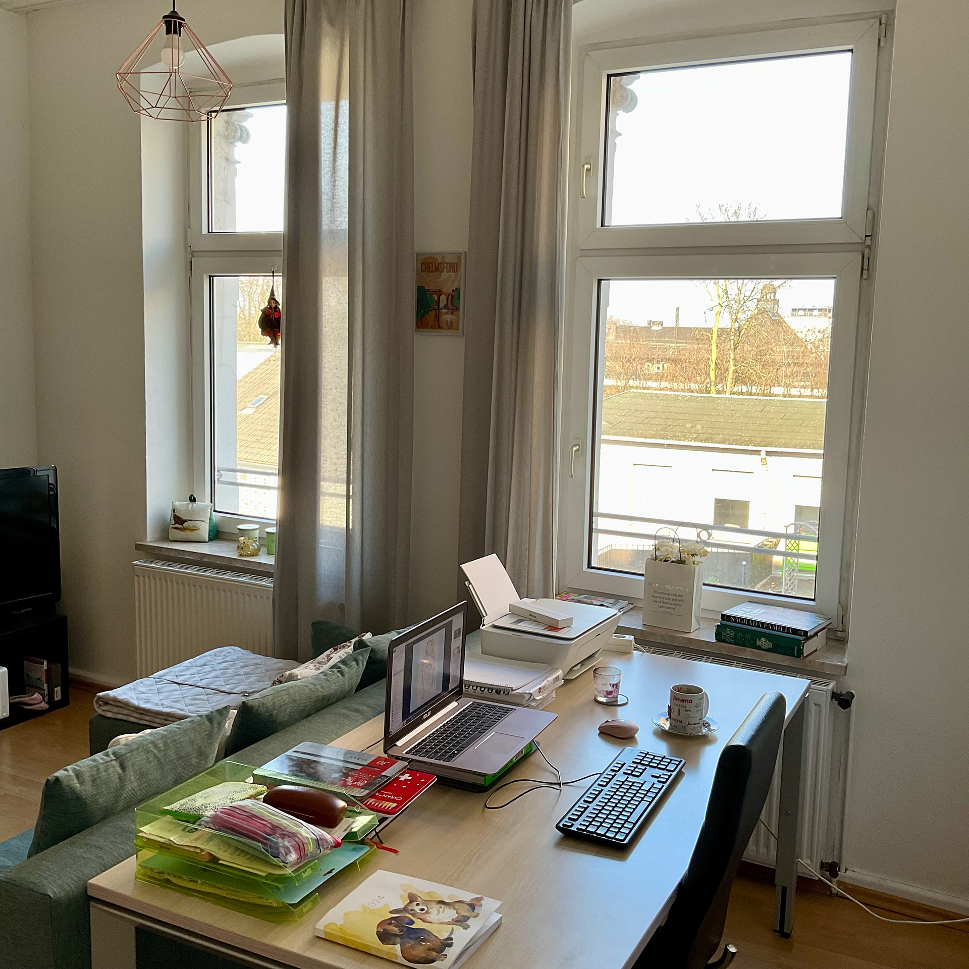 Hello from Bellina Art Studio HQ!