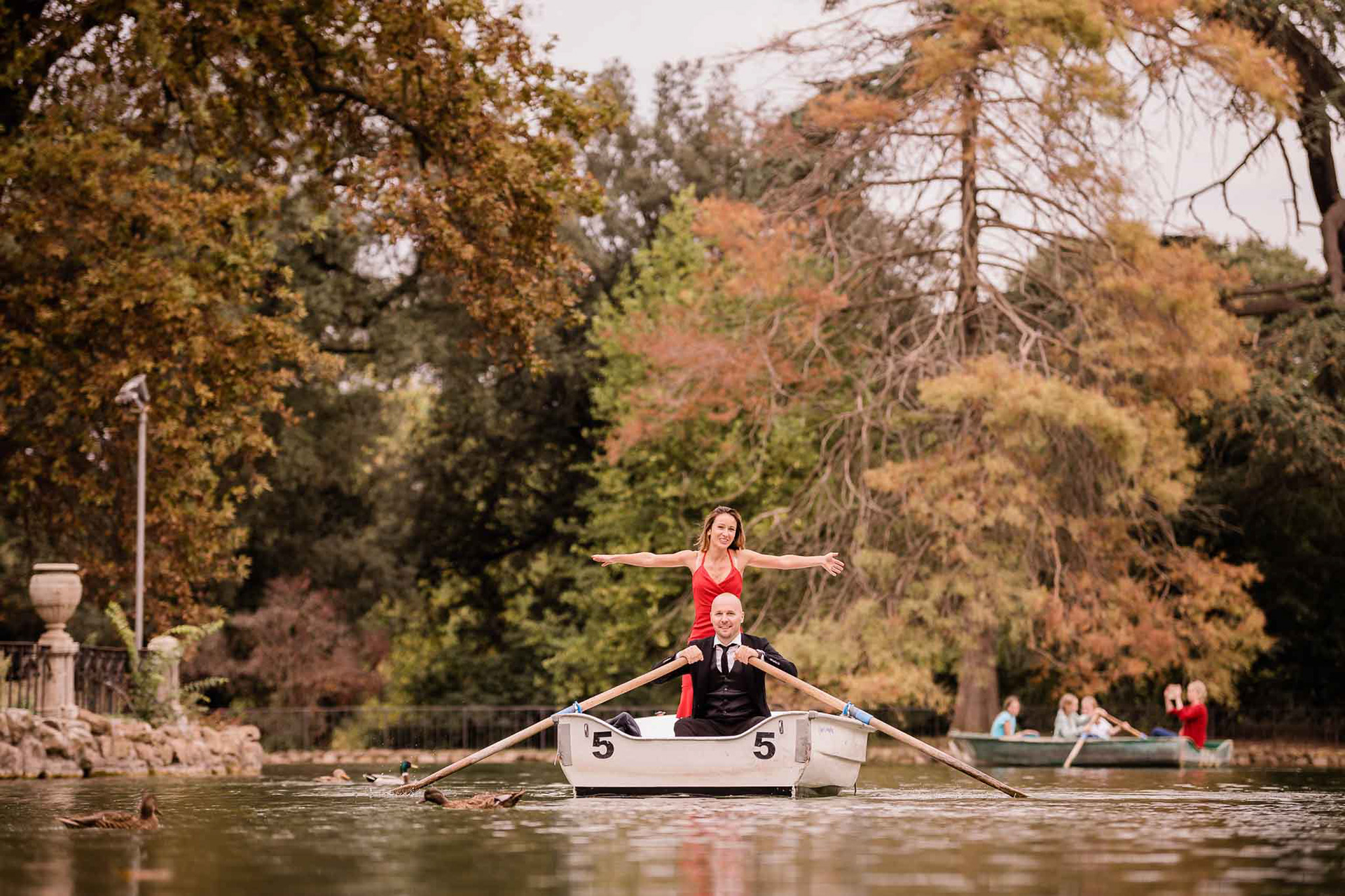 Foto di coppia in autunno a Roma - Villa Borghese