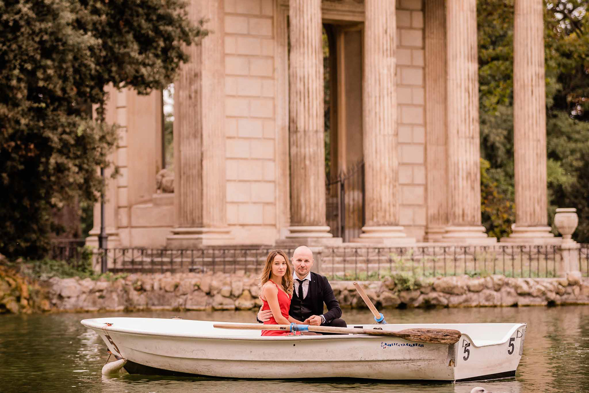 Foto di coppia in autunno a Roma - Villa Borghese
