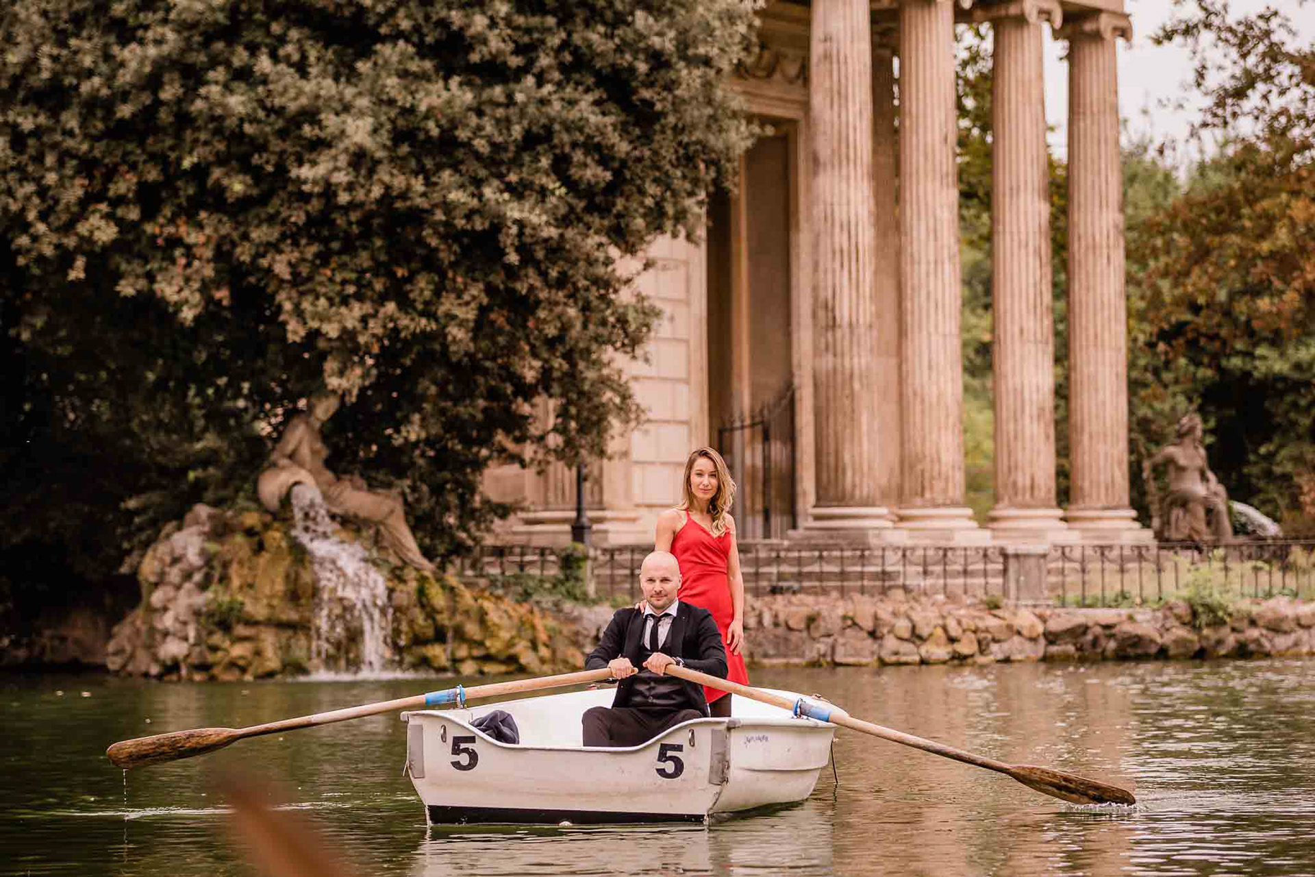 Foto di coppia in autunno a Roma - Villa Borghese