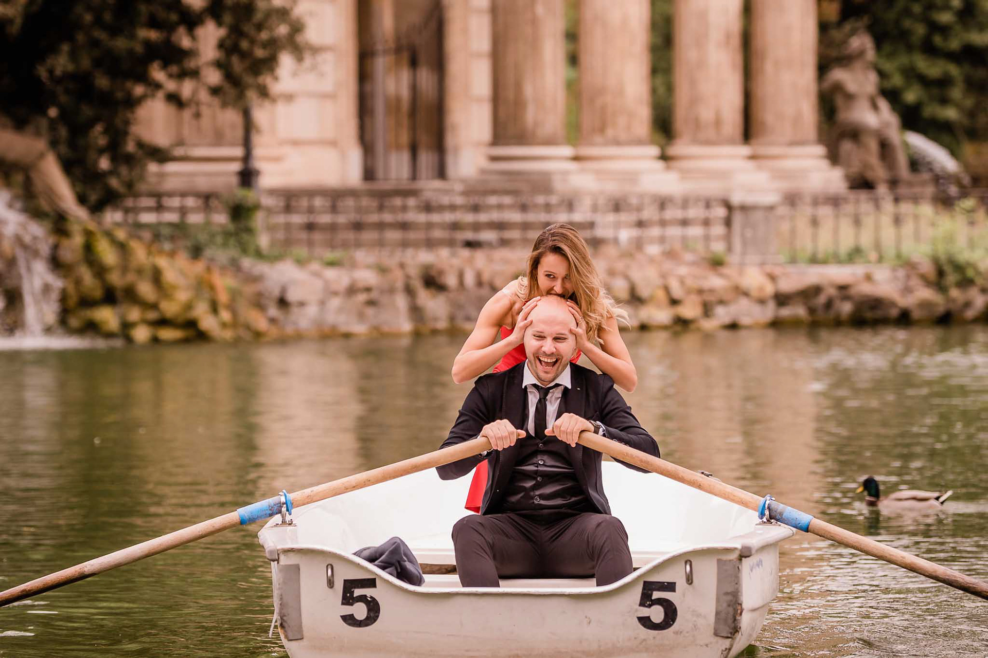 Foto di coppia in autunno a Roma - Villa Borghese