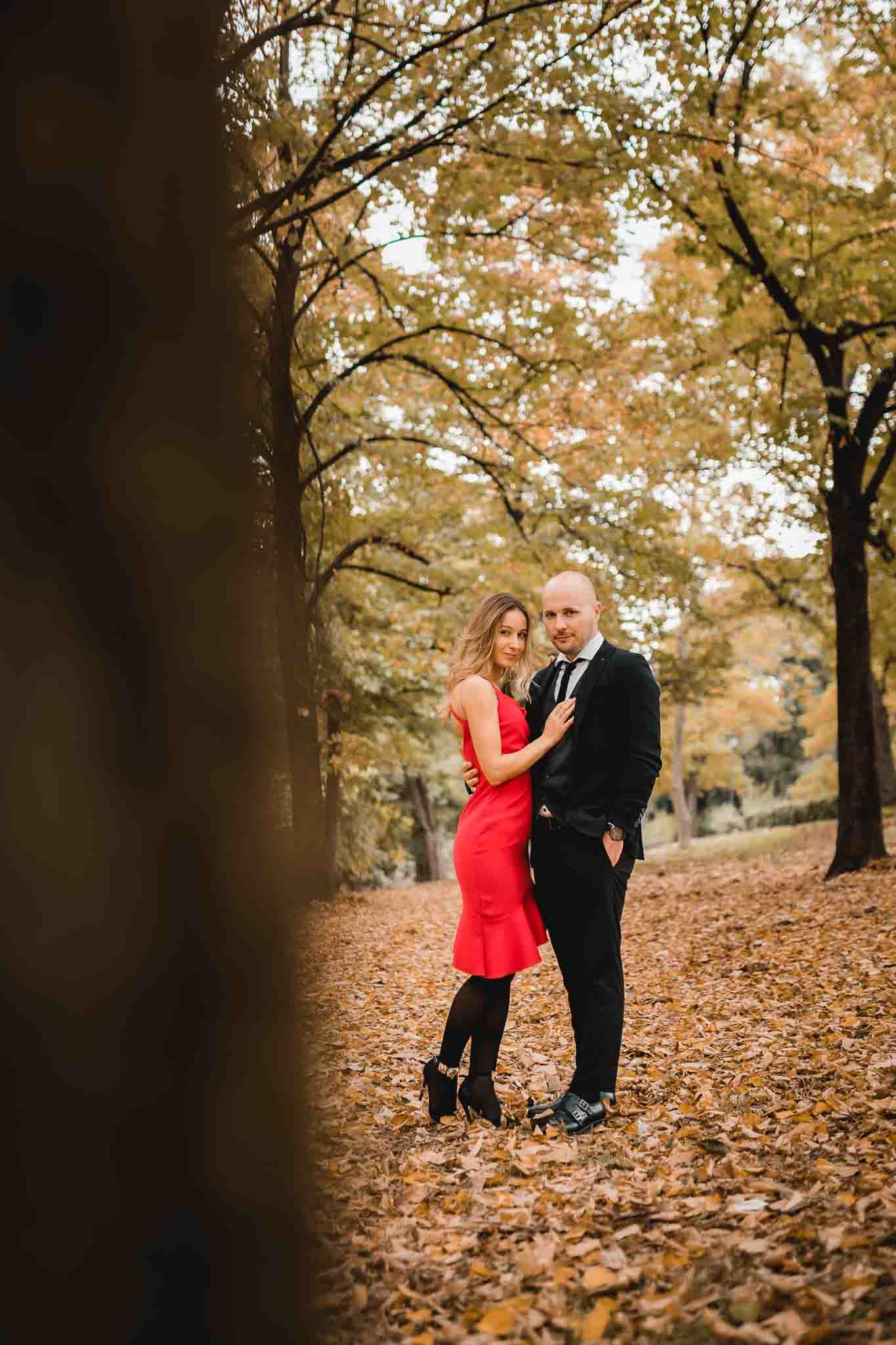 Foto di coppia in autunno a Roma - Villa Borghese