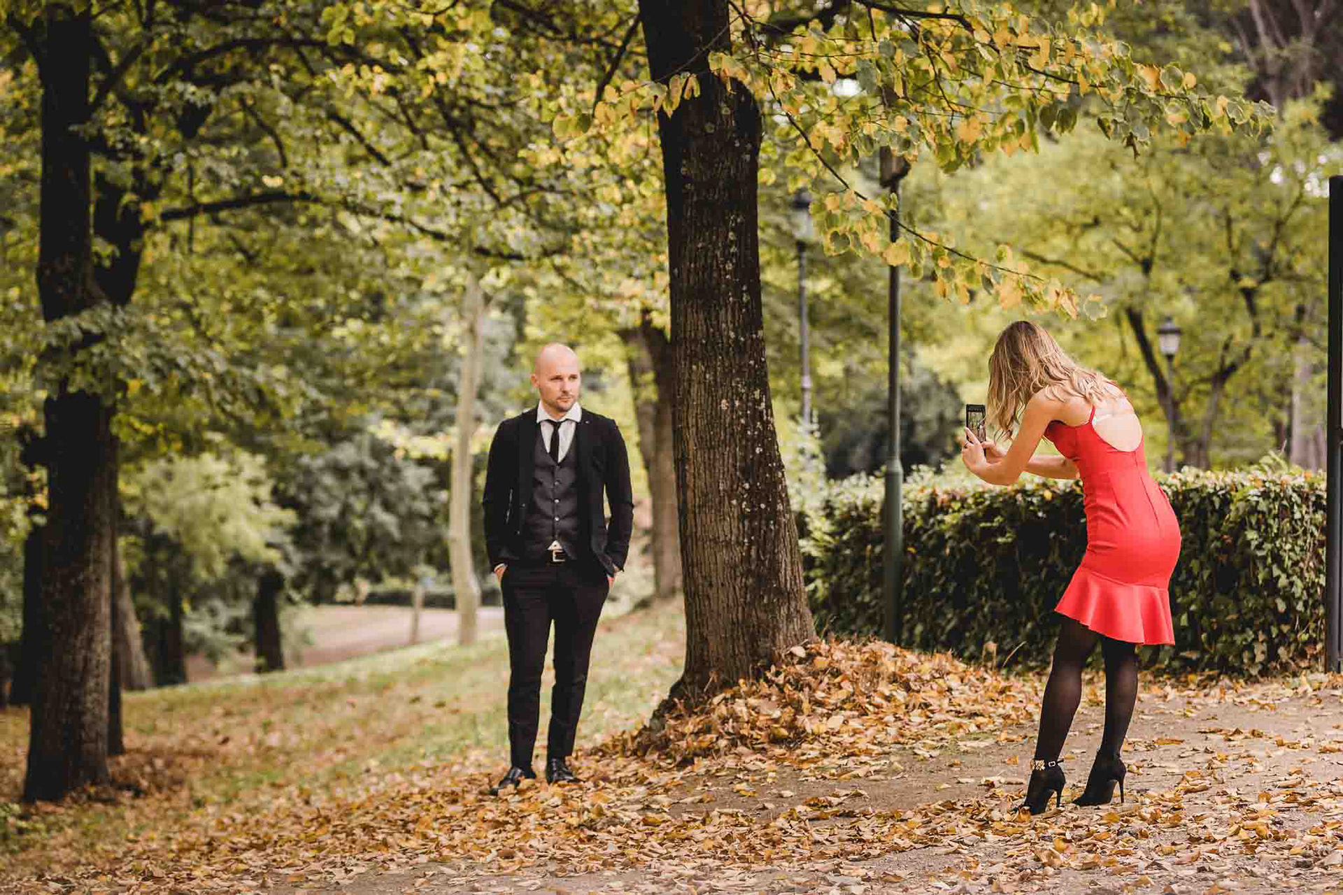 Foto di coppia in autunno a Roma - Villa Borghese