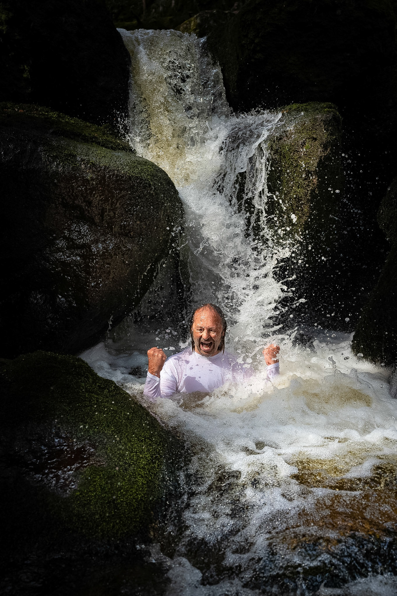 Yoga-Emotionen im Wasserfall der Ysperklamm