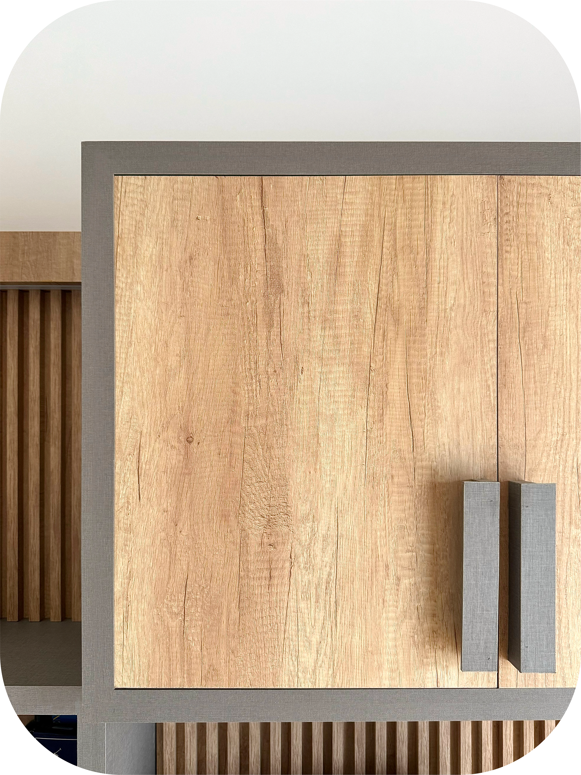 Detalle puertas de guardado - Diseño de mobiliario a medida - Reforma Dormitorio /S/