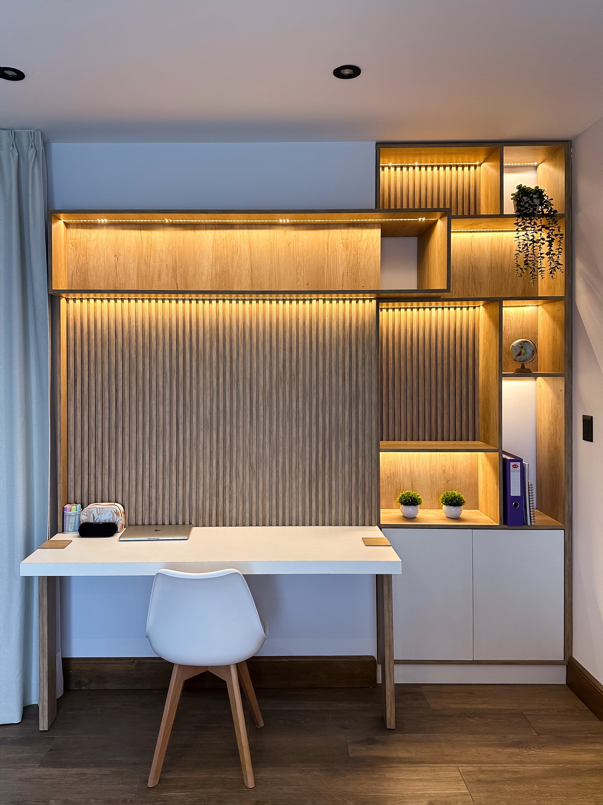 Mesa de estudio - Retroiluminación LED decorativa