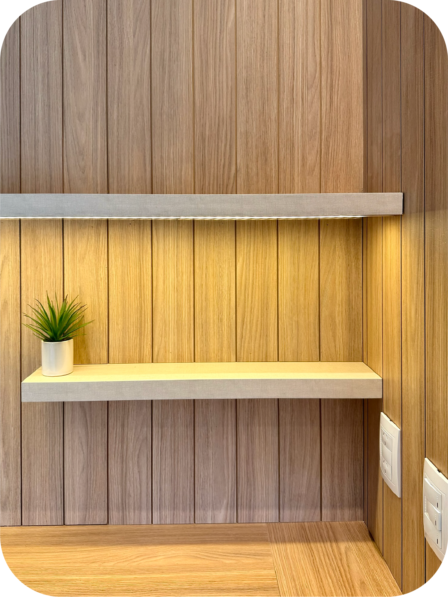 Estantes decorativos retroiluminados - Diseño de mobiliario a medida- Reforma dormitorio /L/