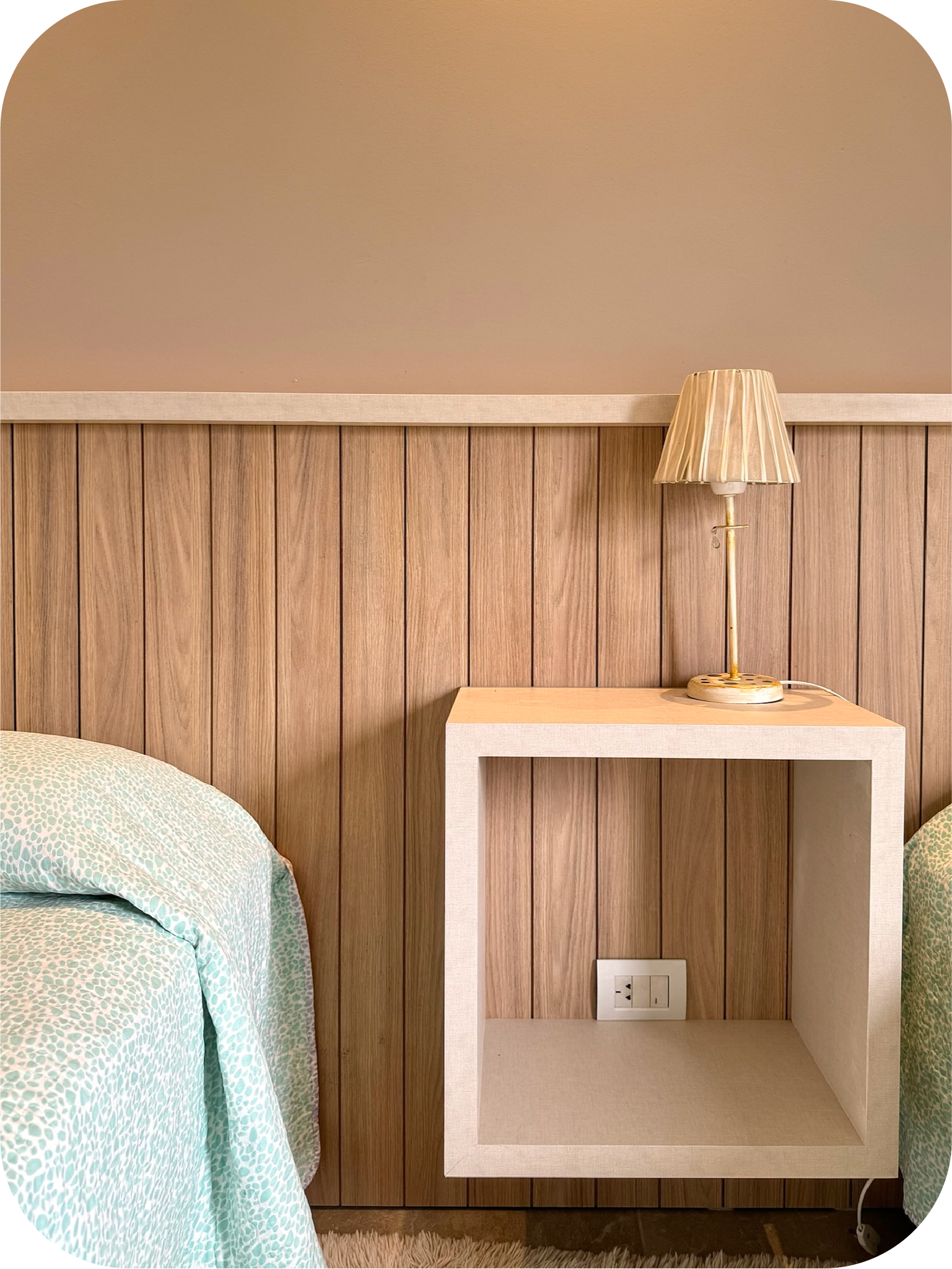 Mesa de luz en cabecero cama - Diseño de mobiliario a medida- Reforma dormitorio /L/