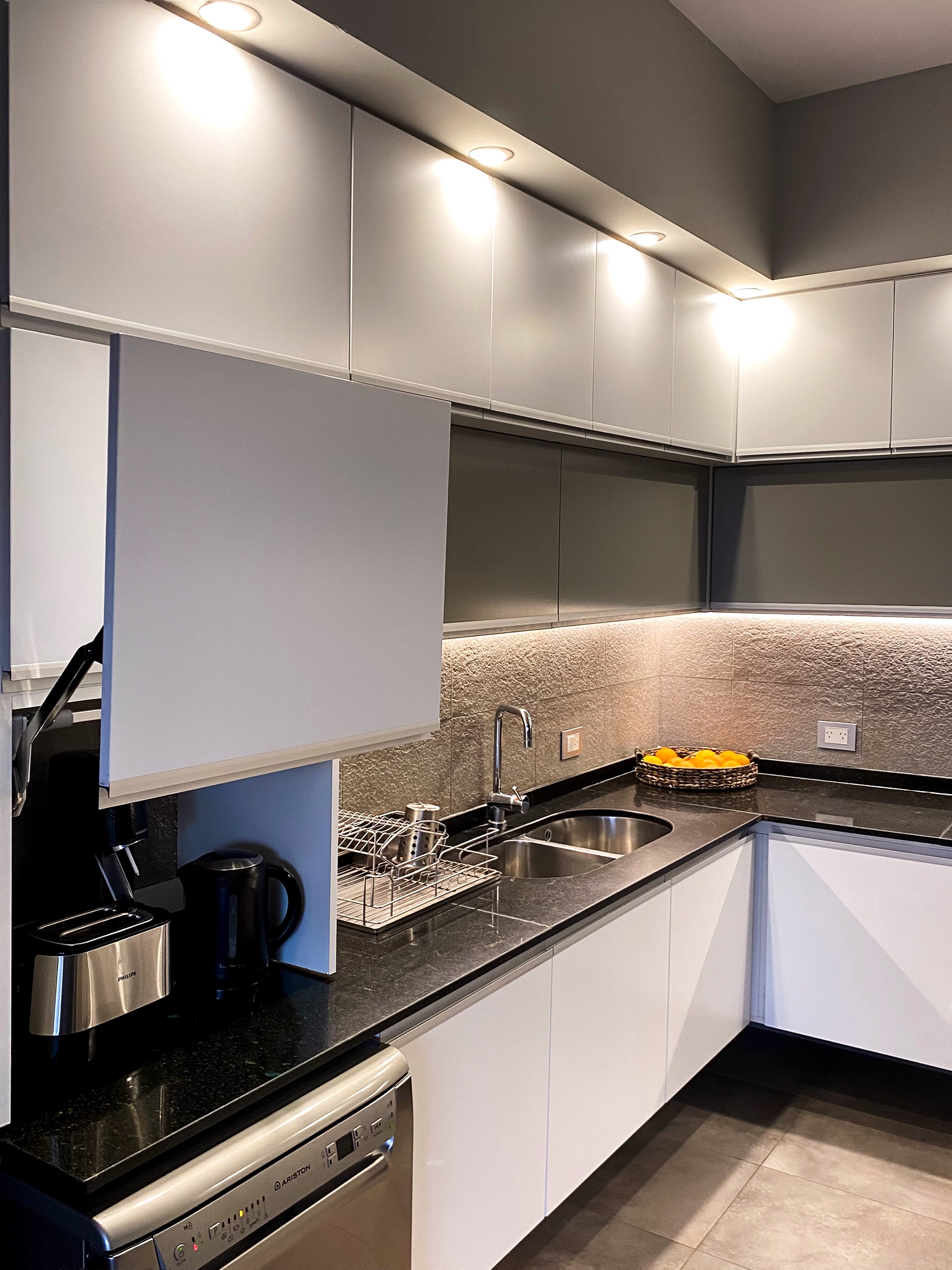 Detalle puerta para electrodomésticos - Diseño de mobiliario a medida - Reforma Cocina /M + C/