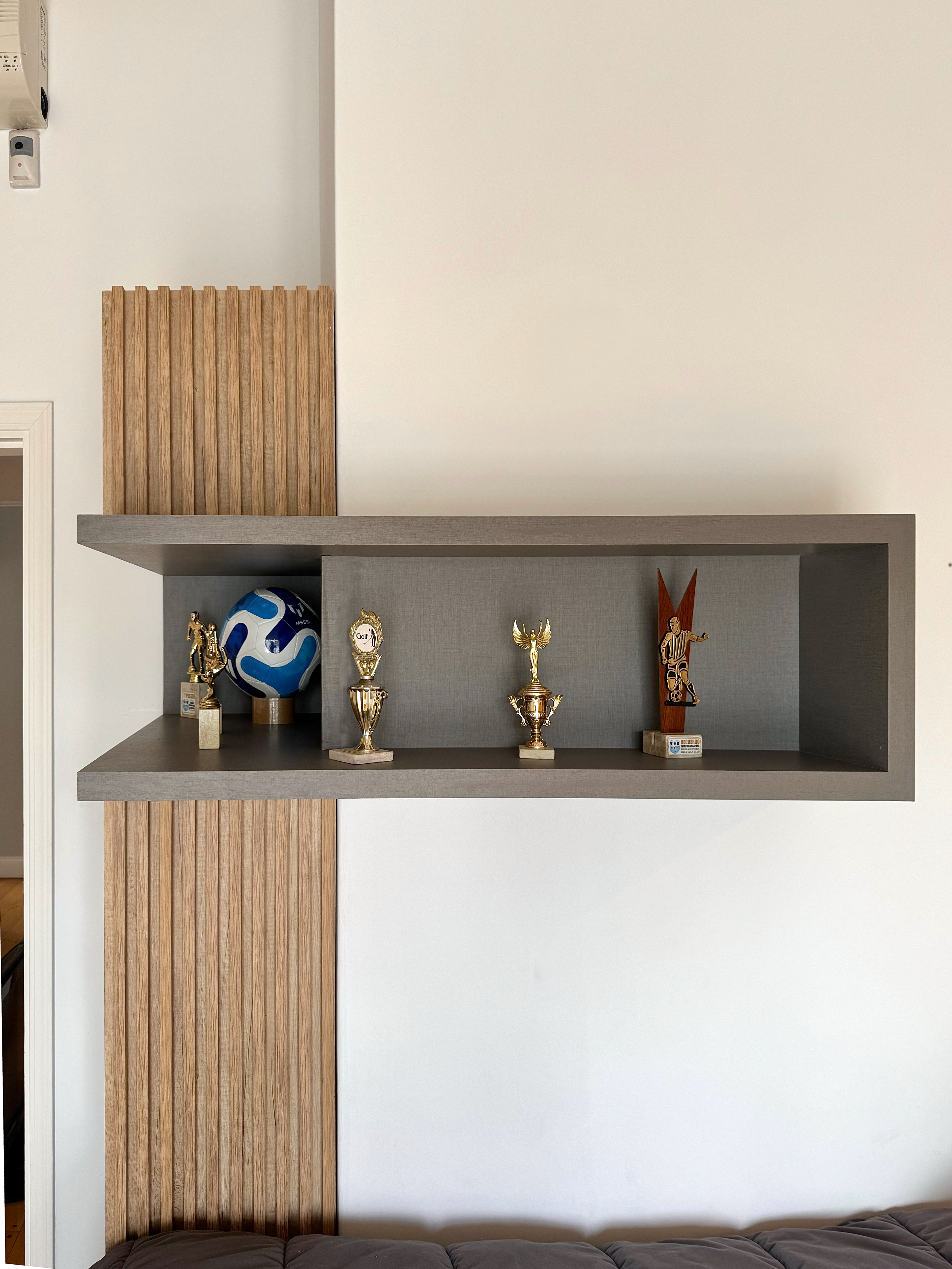 Detalle nicho en esquin - Diseño de mobiliario a medida - Reforma Dormitorio /S/