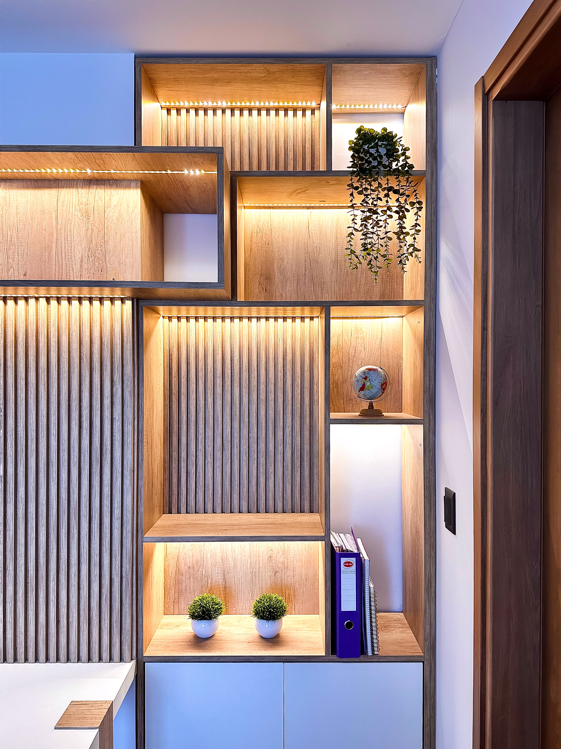 Detalle nichos retroiluminados - Diseño de mobiliario a medida - Dormitorio /C + J/