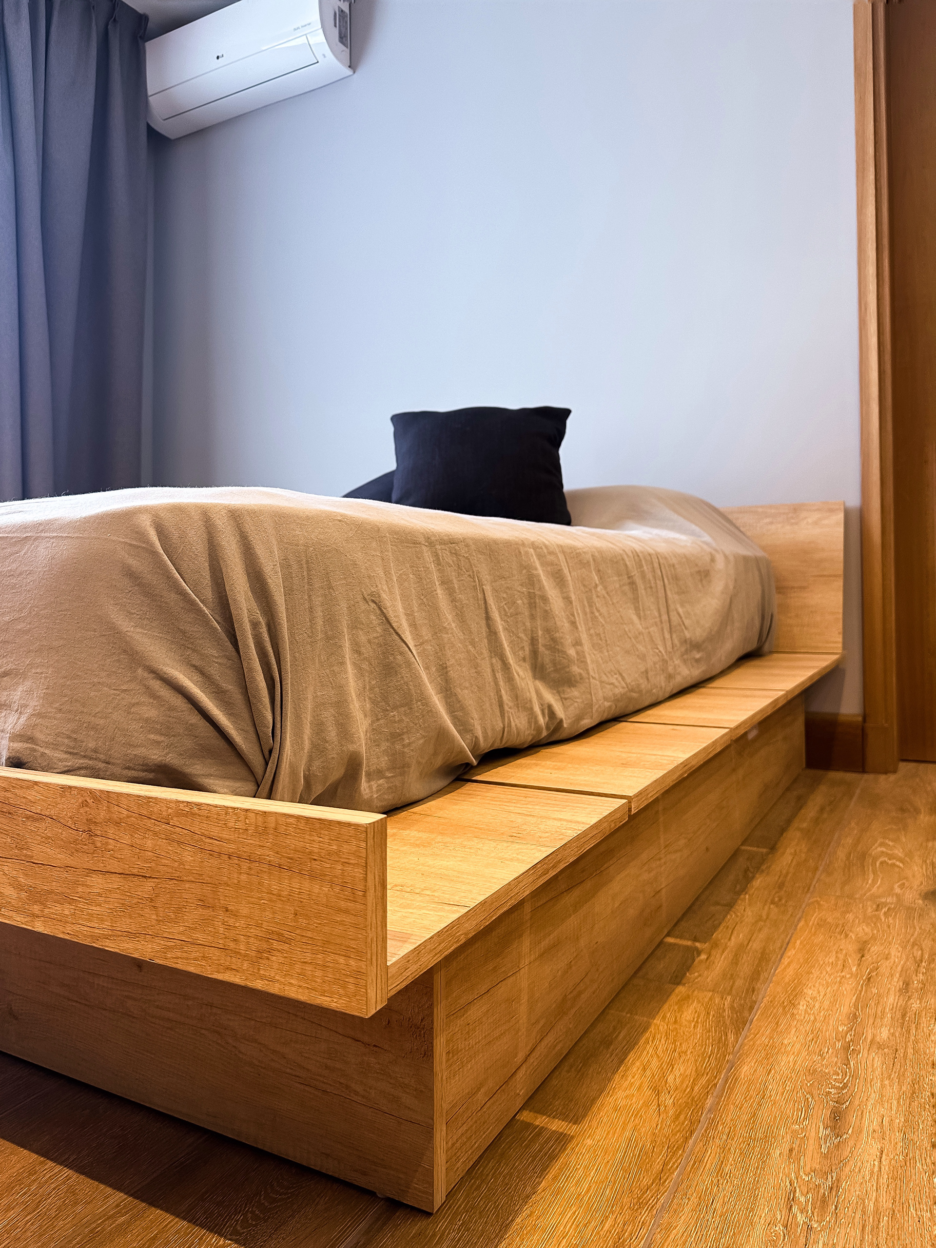 Cama baja estilo mobiliario japones, mobiliario a medida dormitorio