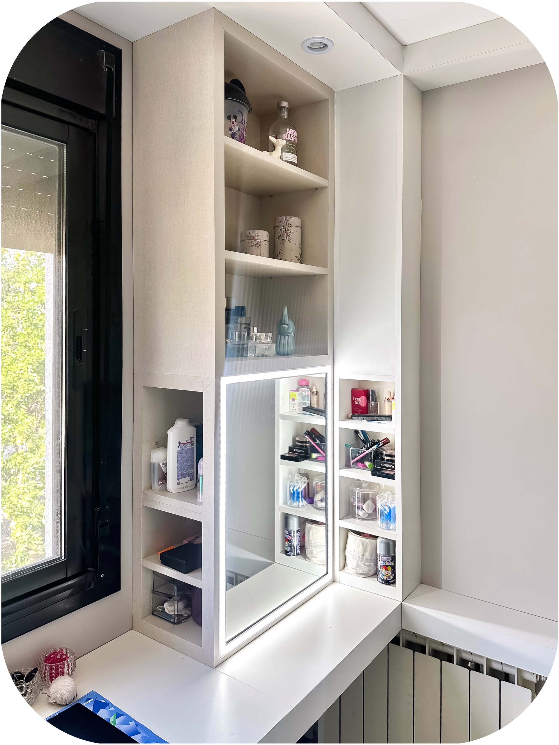Reforma dormitorio, Diseño de mobiliario a medida, Espejo de maquillaje iluminado