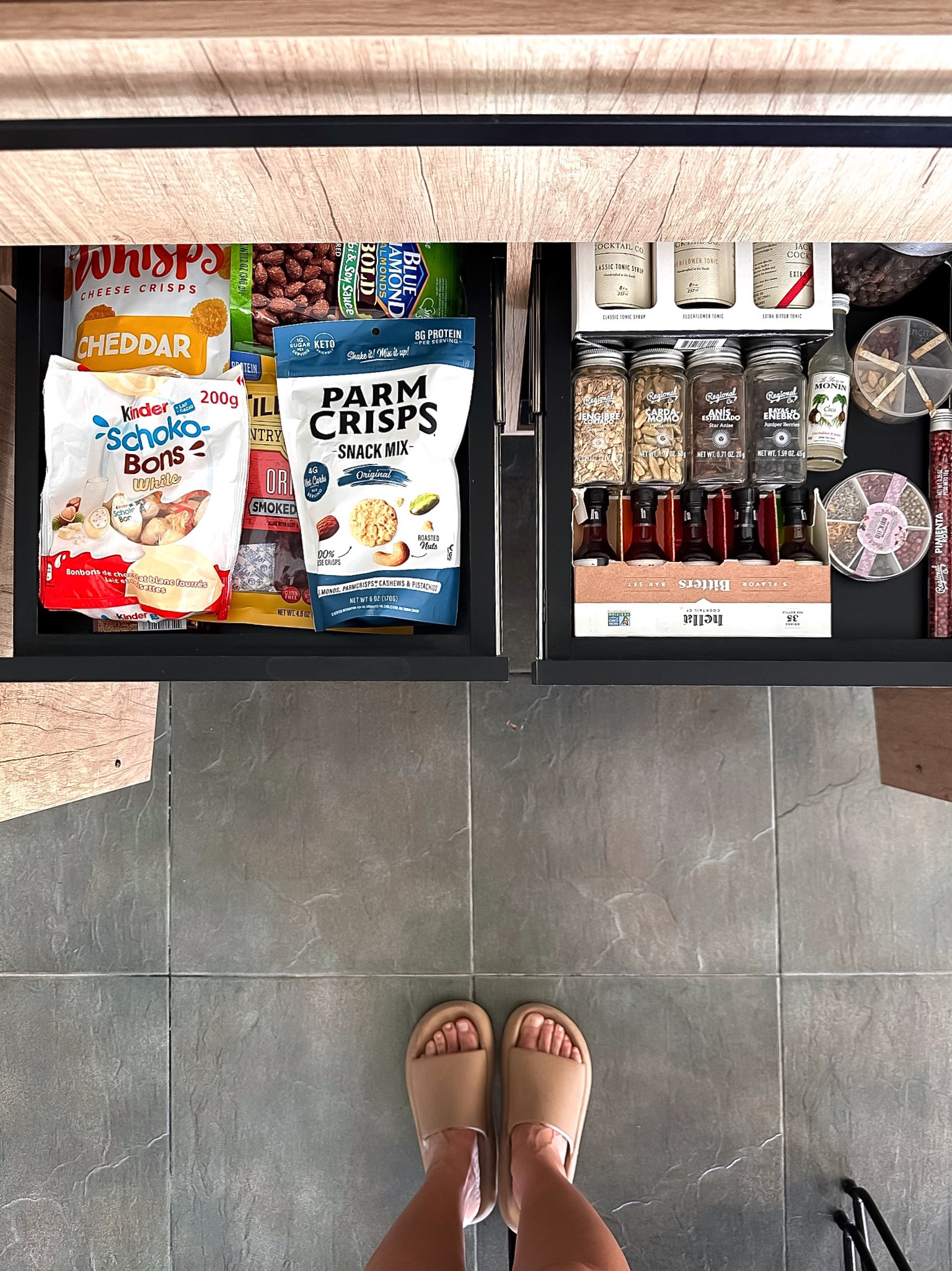 Detalle bandejas extraibles - Diseño de mobiliario a medida - Reforma Quincho /U +P/