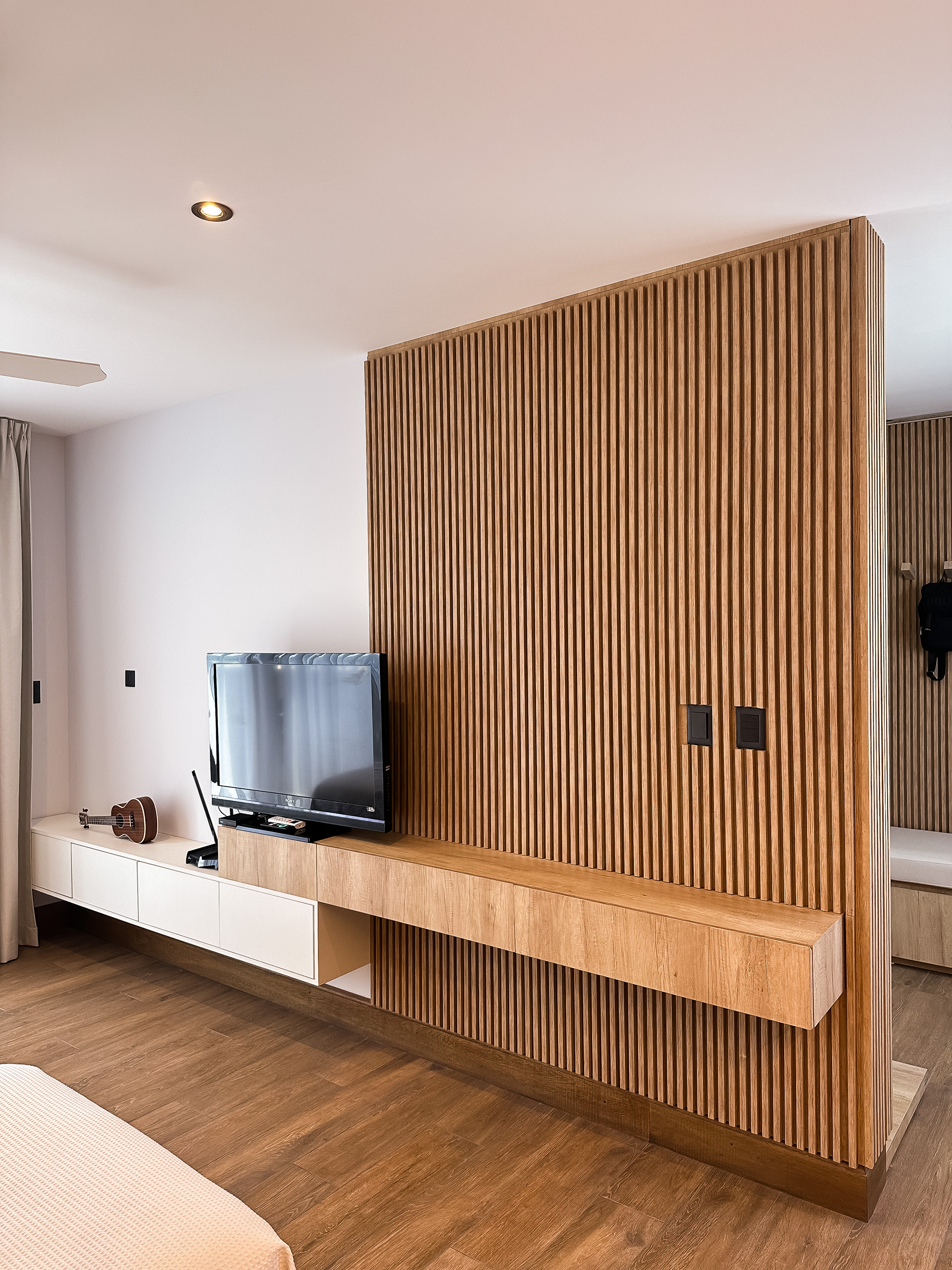 Mobiliario para TV - Diseño de mobiliario a medida - Dormitorio /C + J/