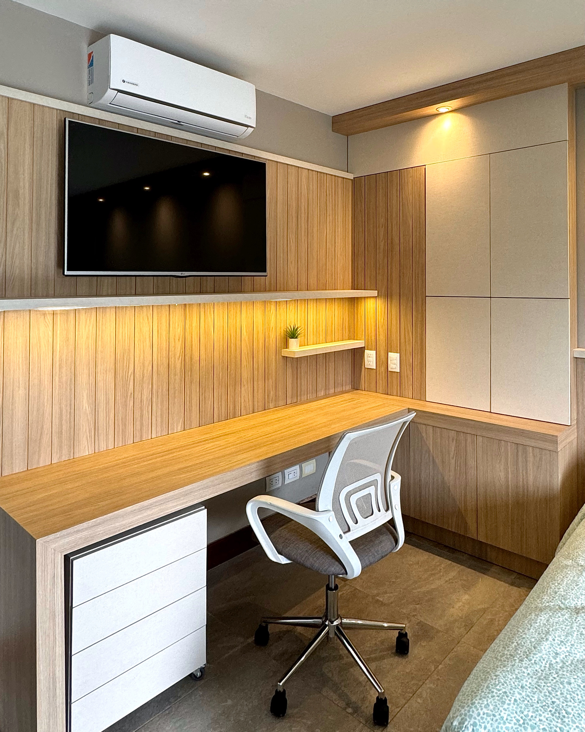 Mesa de estudio - Diseño de mobiliario a medida- Reforma dormitorio /L/