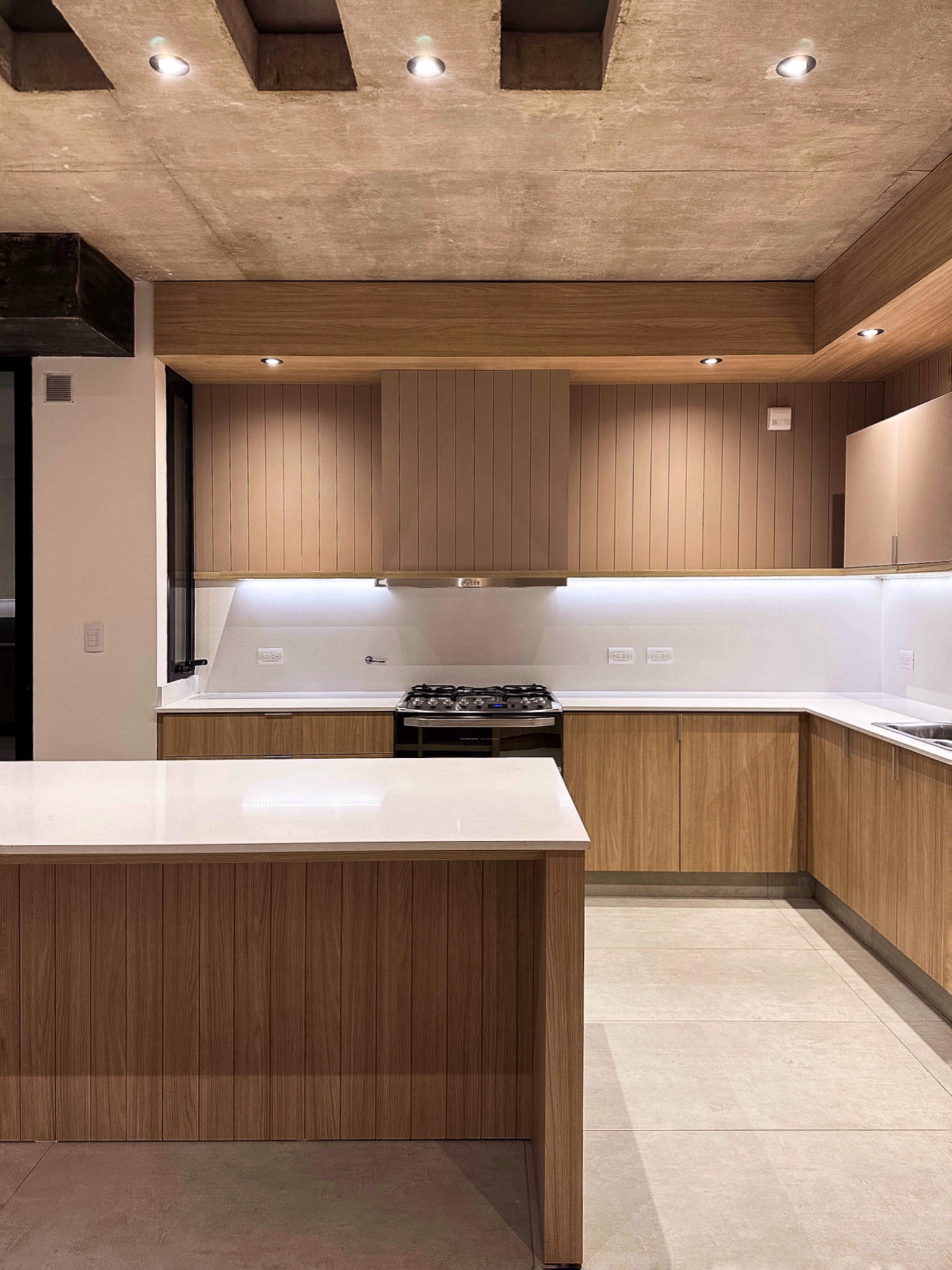 Cocina con iluminación de noche - Casa 1 - Proyecto de obra nueva