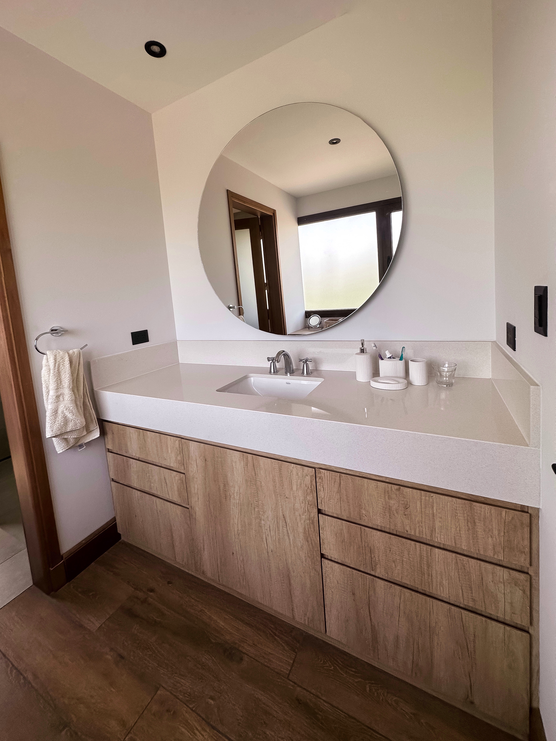 Antebaño - Diseño de mobiliario a medida - Dormitorio /C + J/