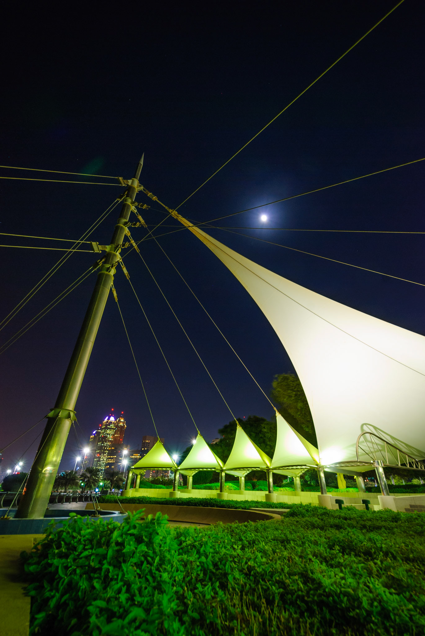 A walk along the Corniche in Abu Dhabi