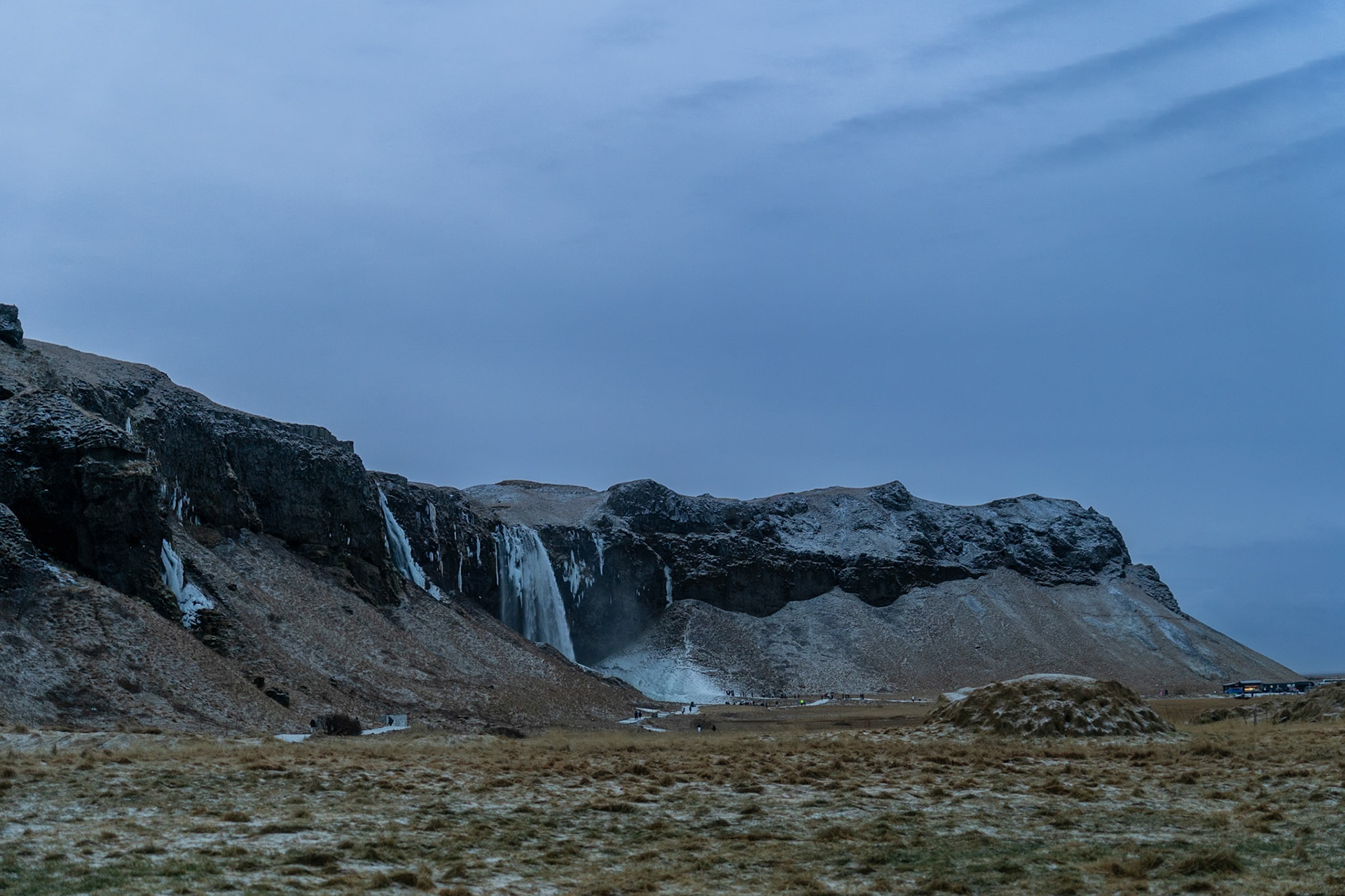 Looking at Seljalandsfoss from Gljufrabui