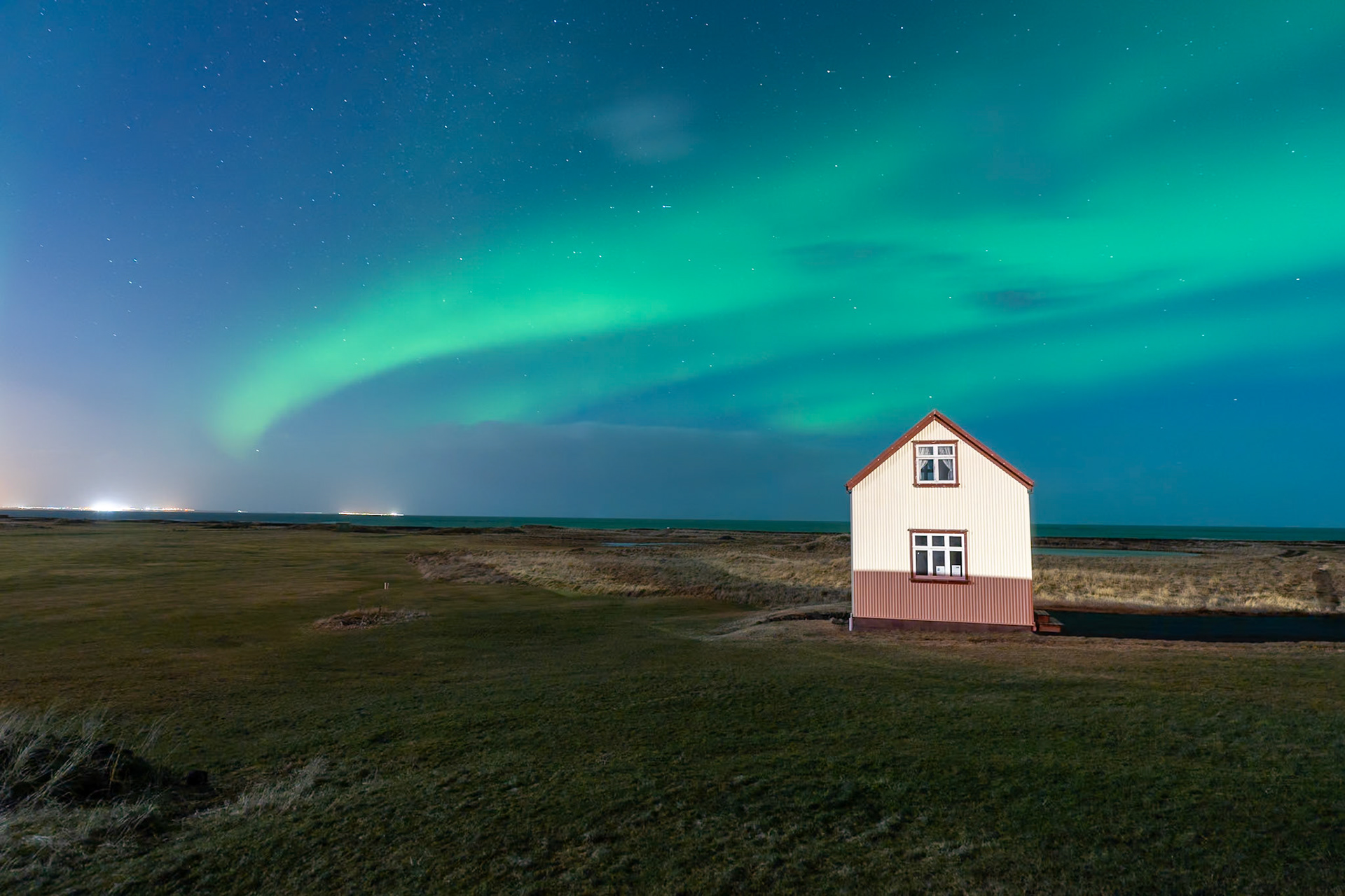 The Northen Lights (aurora borealis) from Kálfatjarn Church