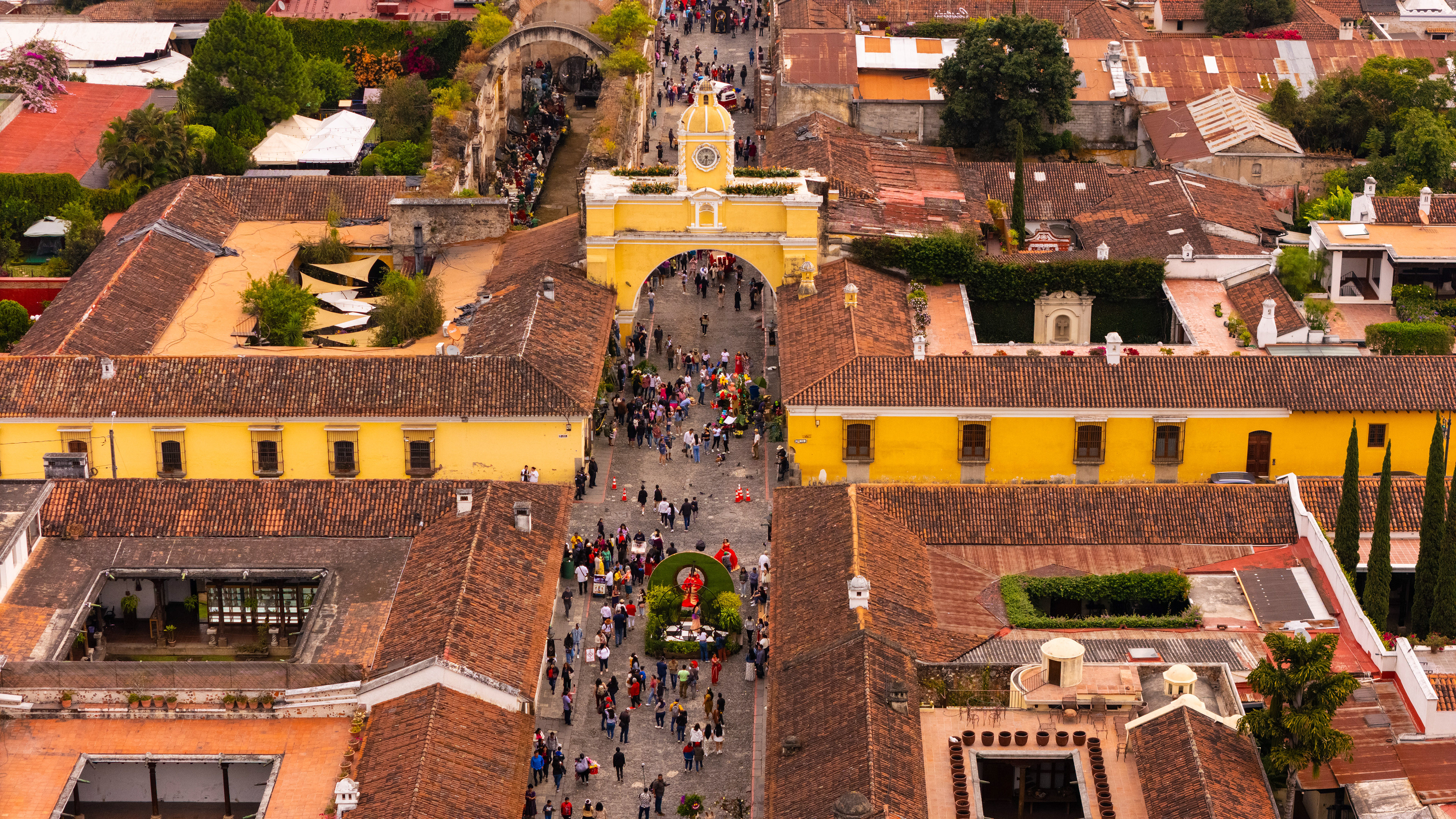 A new perspective on an iconic landmark: the Santa Catalina Arch, beautifully decorated with flowers and seen from above during the 8th Festival of Flowers in Antigua Guatemala. 🌸🏛
