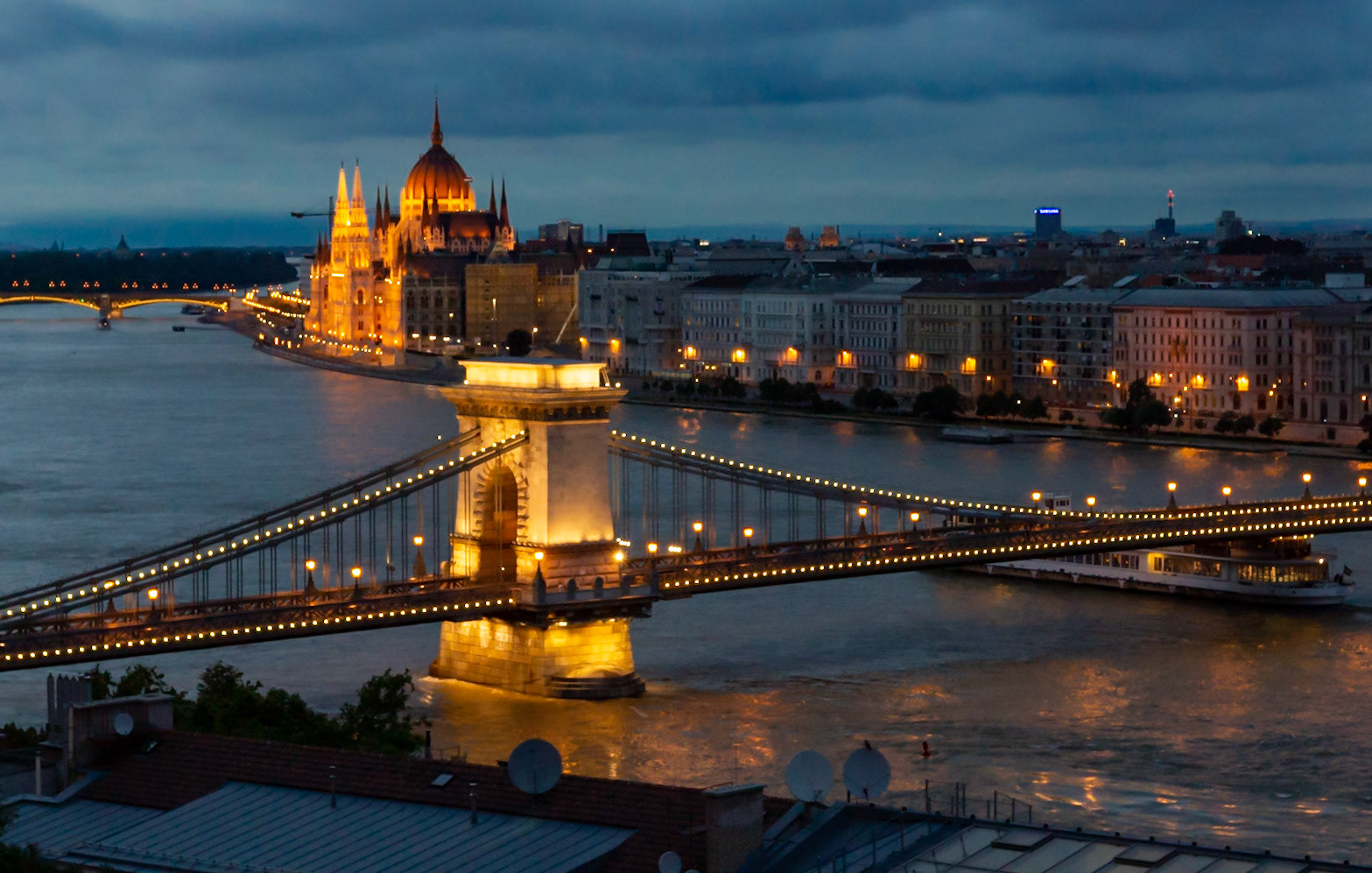 A smart cities conference, a river flooding, ruin bars, great food and a photo walk.