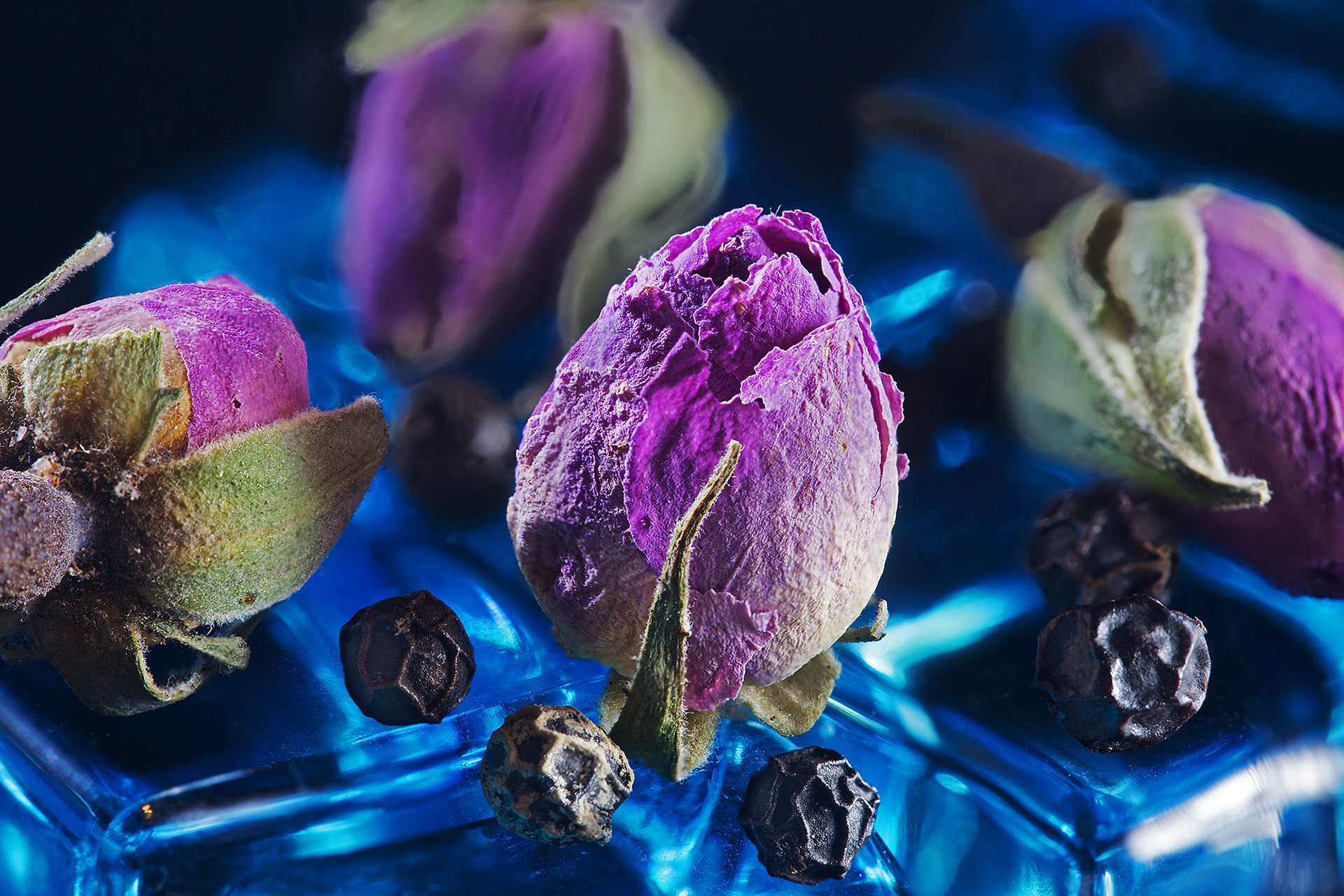 mini roses and pepper