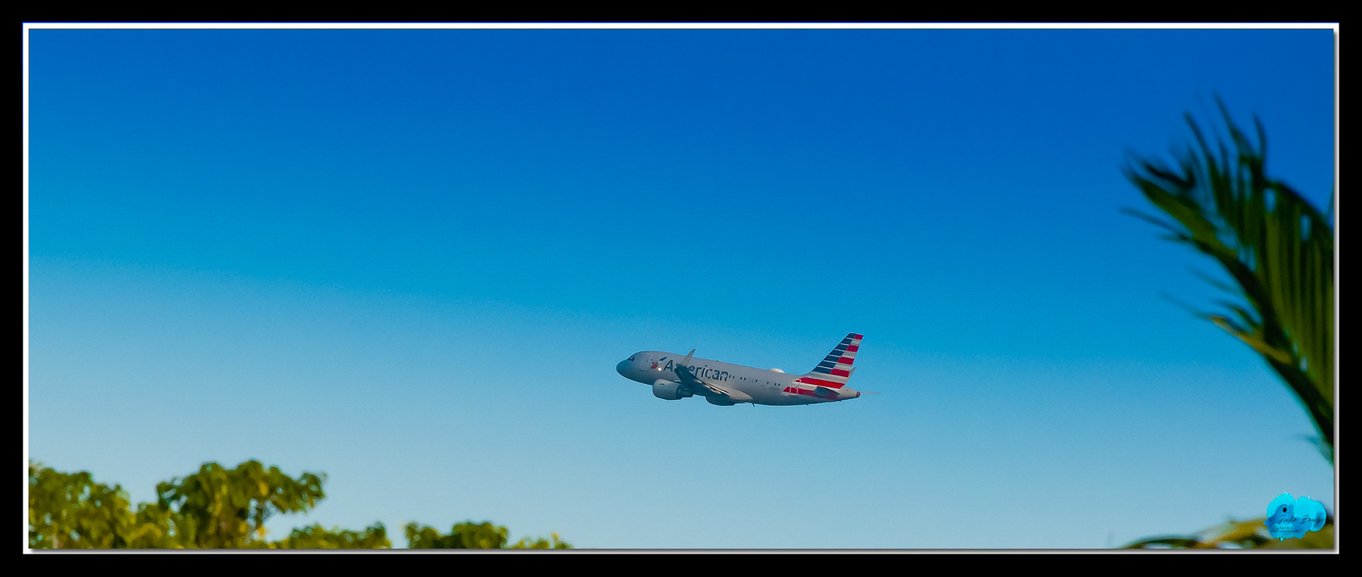 20210424 - American Airlines Taking Off