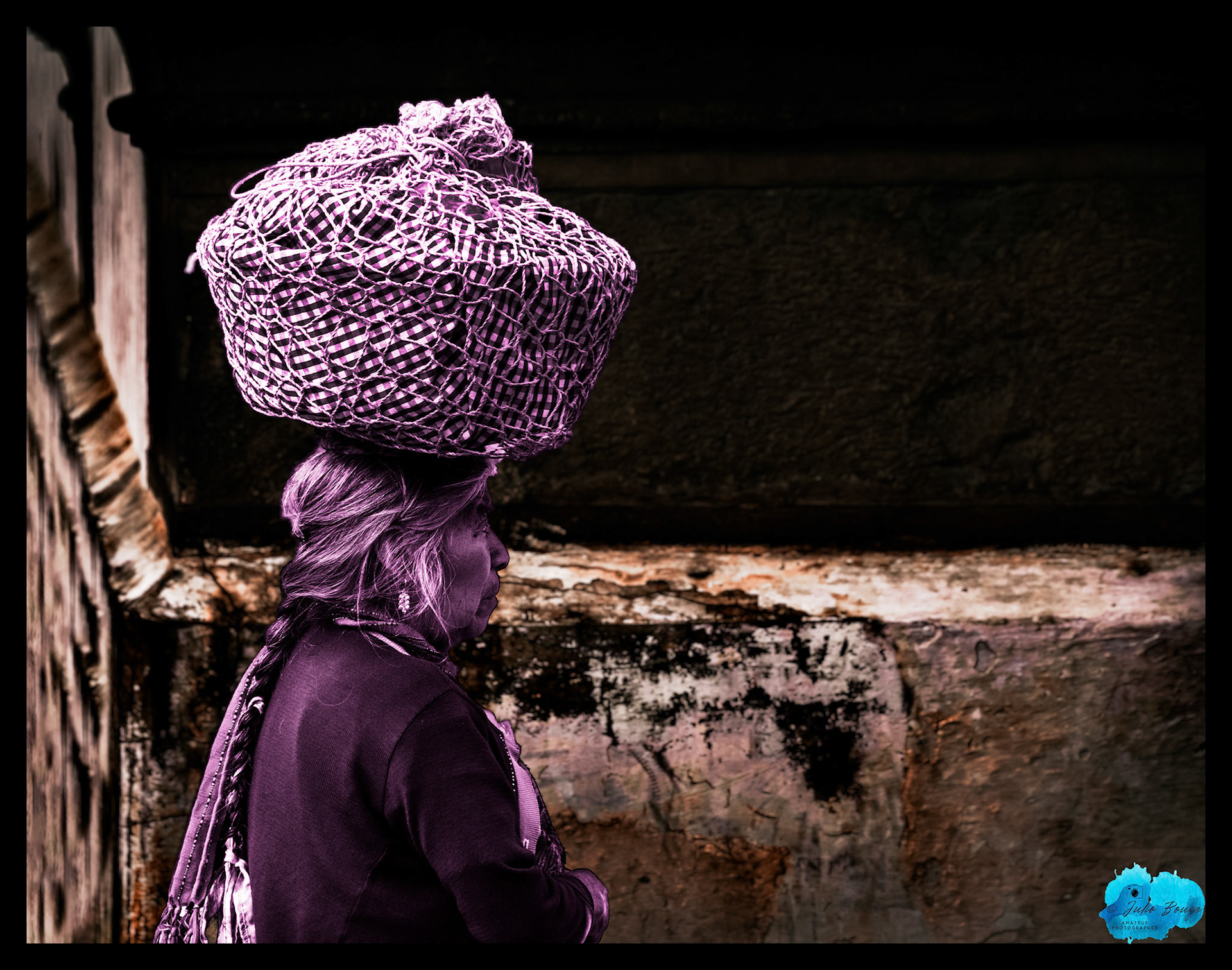 20231211 - Lady Walking The Streets Of Antigua, Guatemala