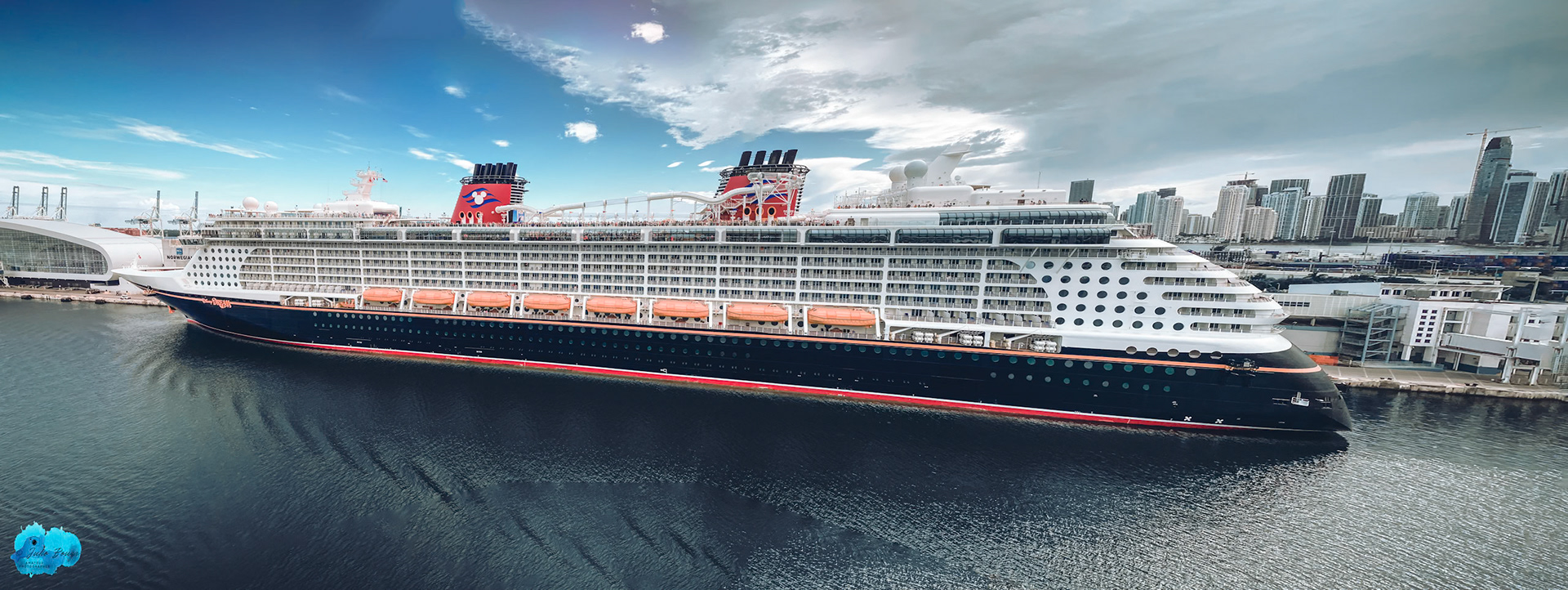 20220919 - Closeup of The Disney Cruise In Miami