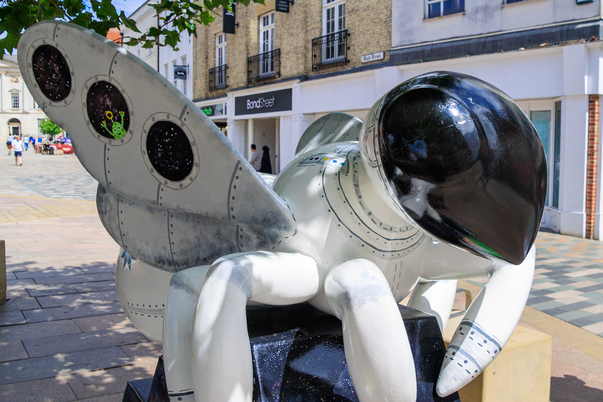 Buzz in the City - Buzz in space