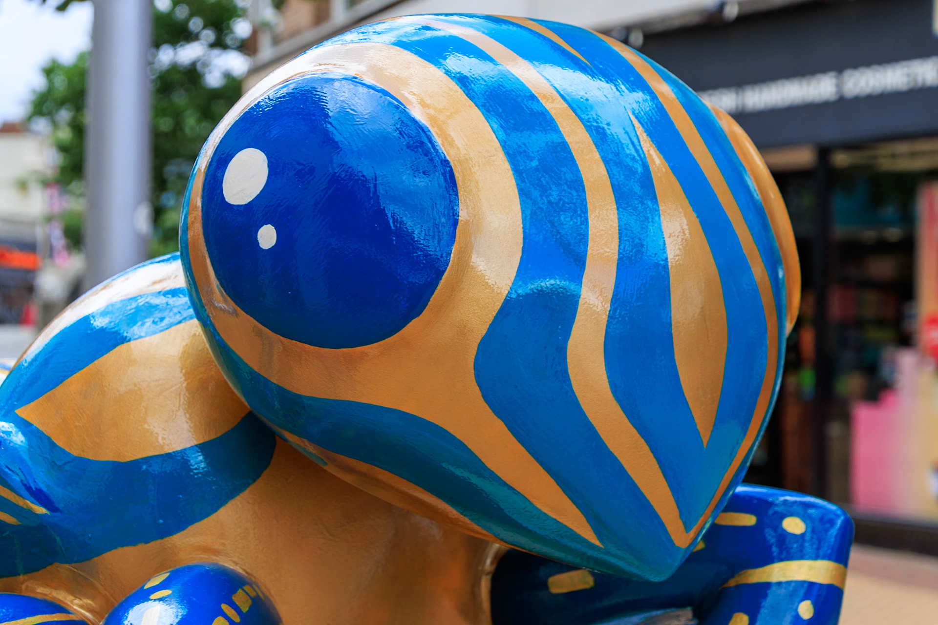 Buzz in the City - Radio Queen