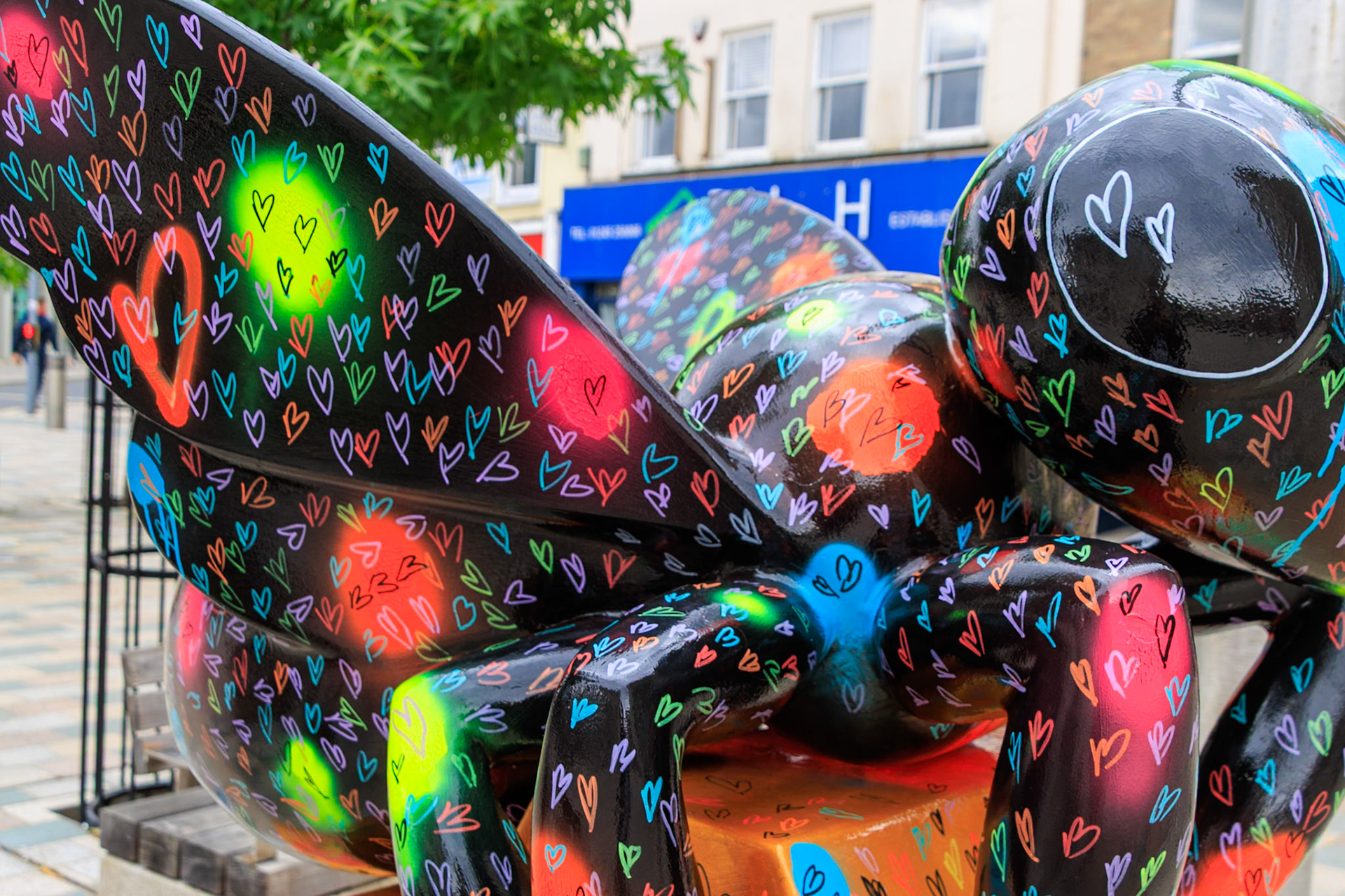 Buzz in the City - Bee true, bee you